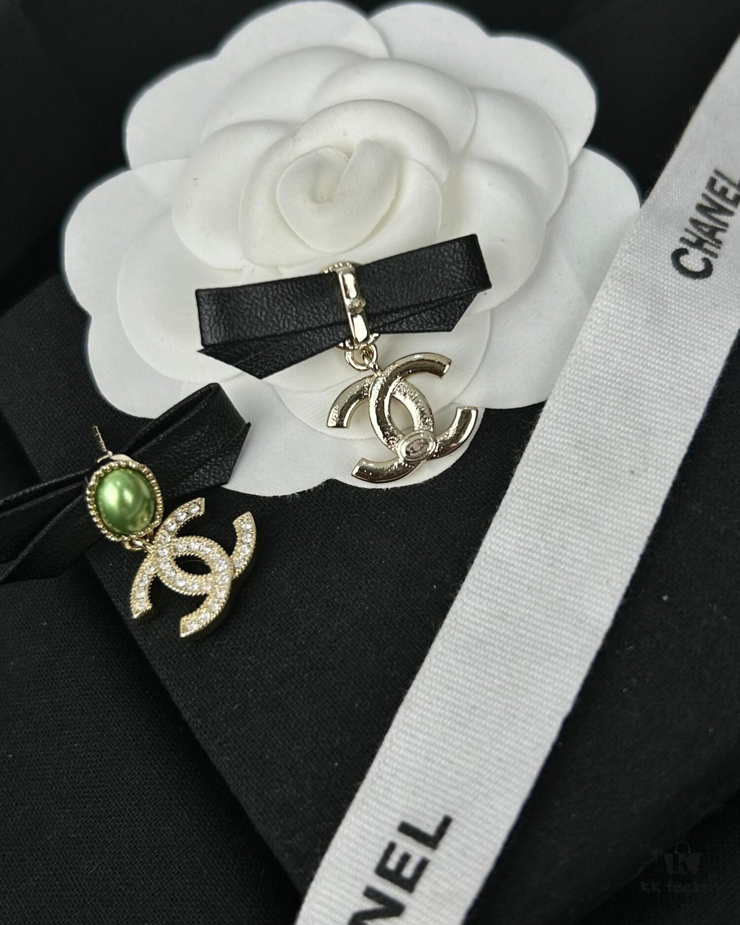 692ffdfc99f2d84055c8e9ae New Xiaoxiang Black Bow 🎀 Green Pearl Double C Diamond-Inlaid Earrings