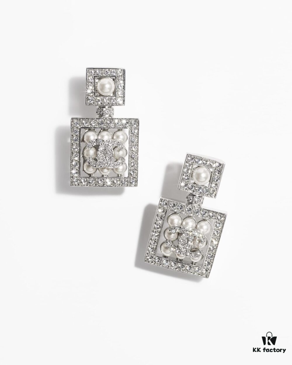 692ffe0099f2d84055c8e9b2 Xiaoxiang New Arrival Luxury Full Diamond Pearl Inlaid Square Earrings ✨🦋