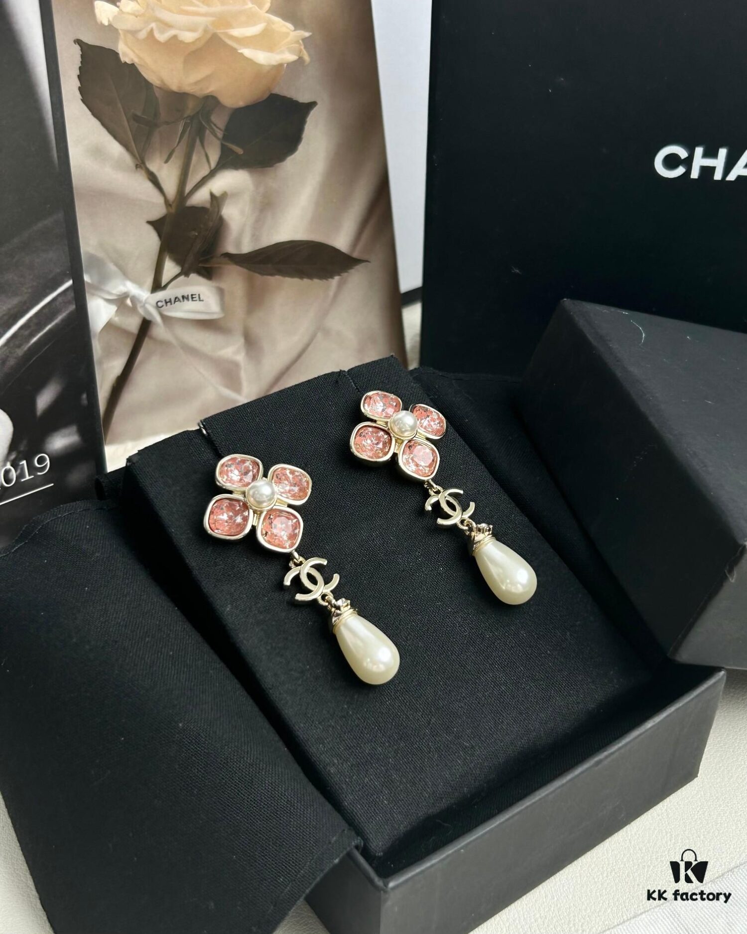 Xiaoxiang New Arrival Pink Zircon Four-Leaf Clover with Pearl Pendant Earrings