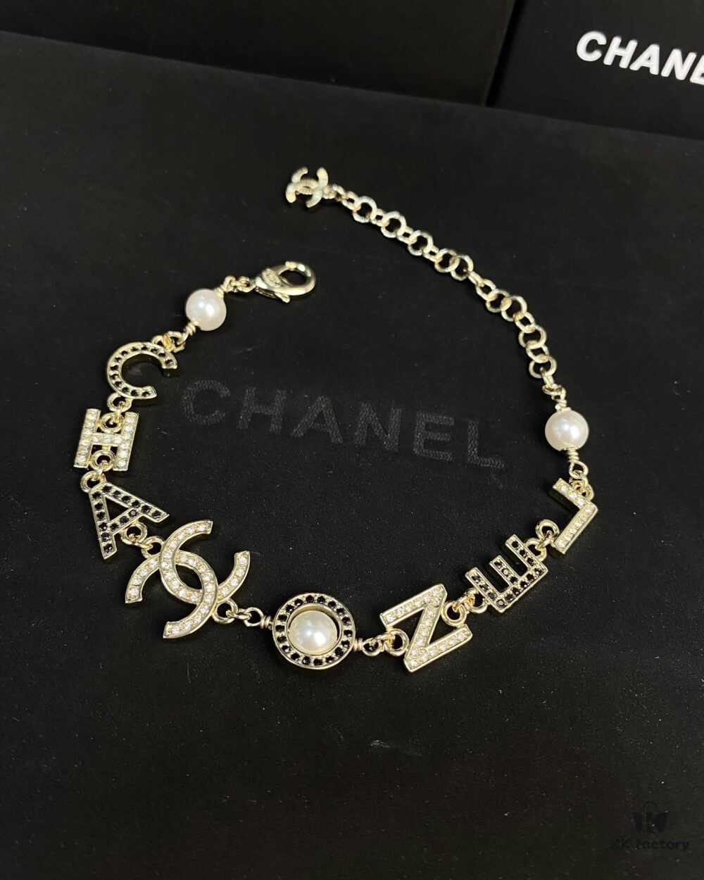 692ffe1599f2d84055c8e9ca Xiaoxiang New Arrival English Letter Inlaid White Black Rhinestone Bracelet ✨✨🦋