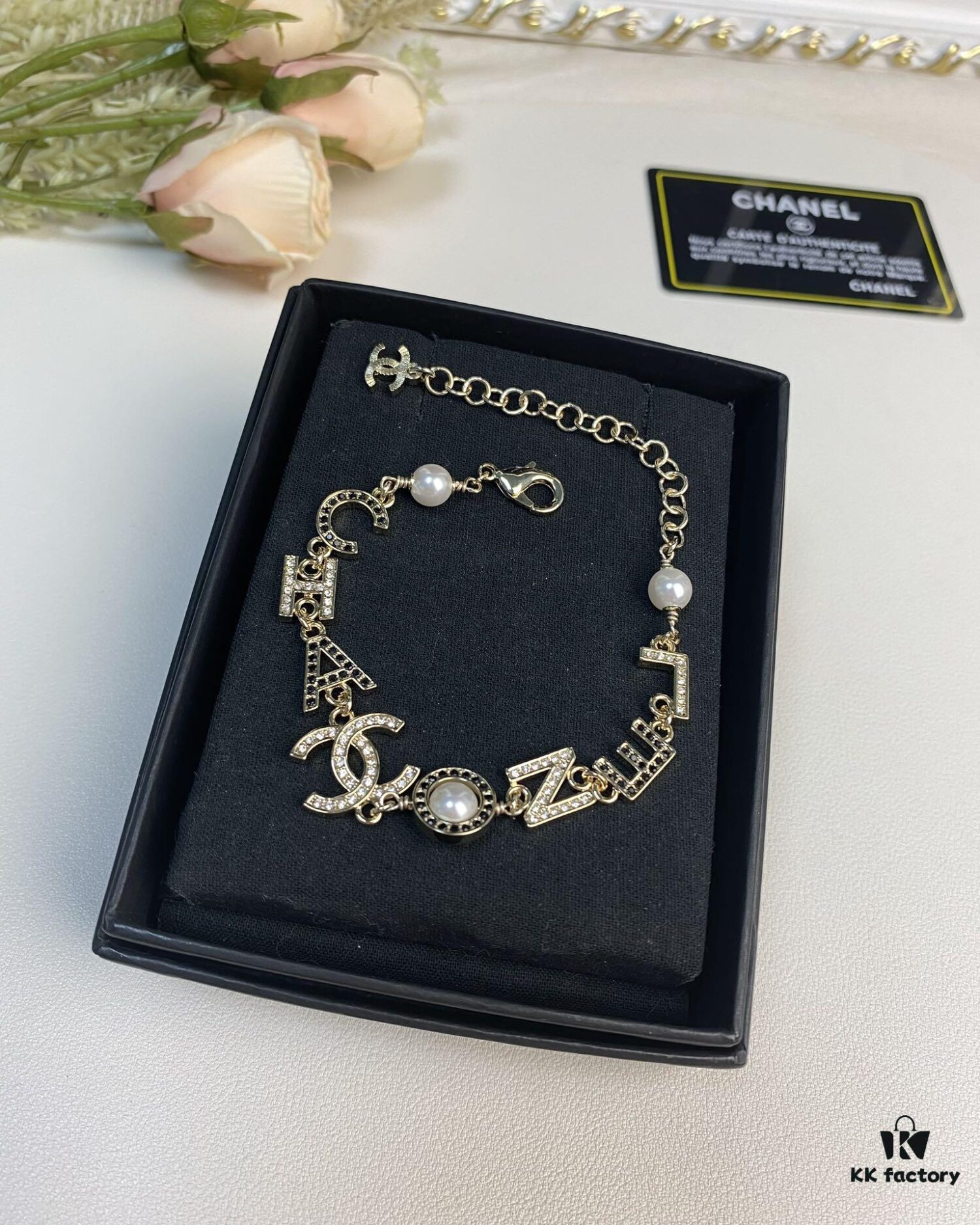 692ffe1599f2d84055c8e9cb Xiaoxiang New Arrival English Letter Inlaid White Black Rhinestone Bracelet ✨✨🦋