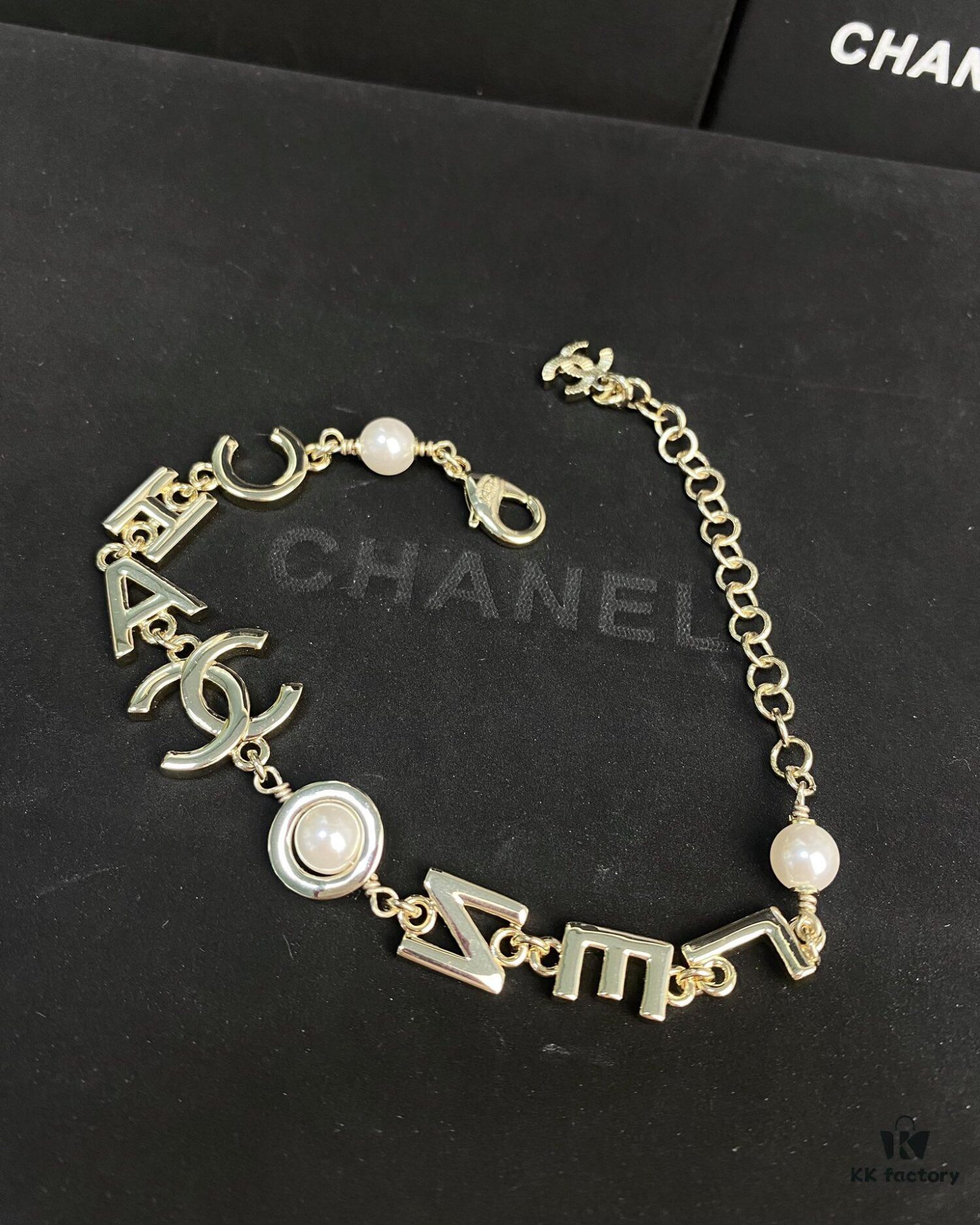 692ffe1899f2d84055c8e9ce Xiaoxiang New Arrival English Letter Inlaid White Black Rhinestone Bracelet ✨✨🦋