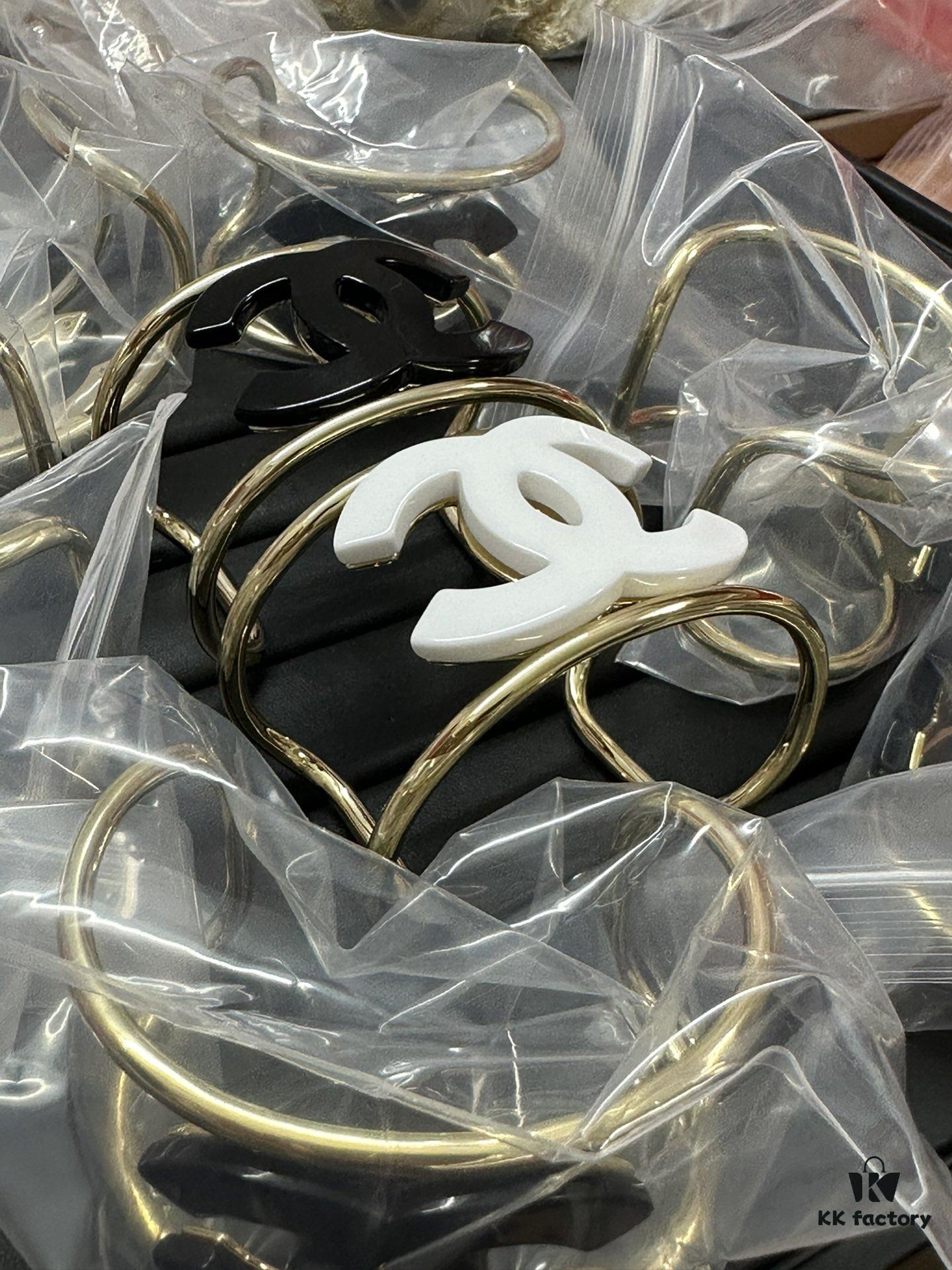692ffe1c99f2d84055c8e9d3 Xiao Xiang New Arrival High-Quality Acrylic Double C Bracelet in Black and White