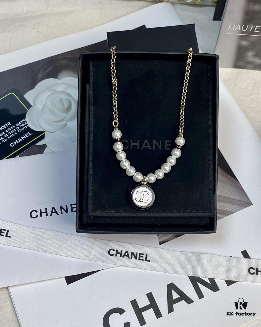 692ffe2299f2d84055c8e9d7 CHANE New Style Black and White Button Round Semi-Pearl Half Chain Necklace