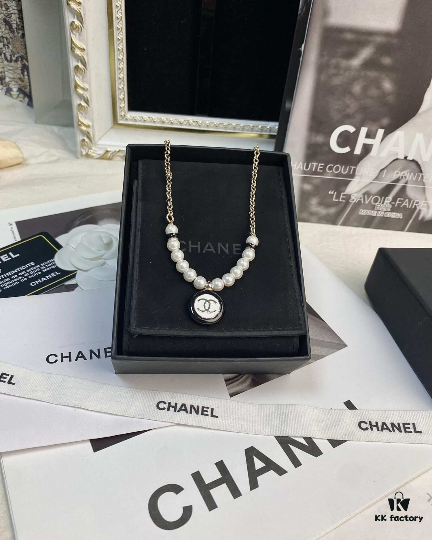 692ffe2599f2d84055c8e9db CHANE New Style Black and White Button Round Semi-Pearl Half Chain Necklace