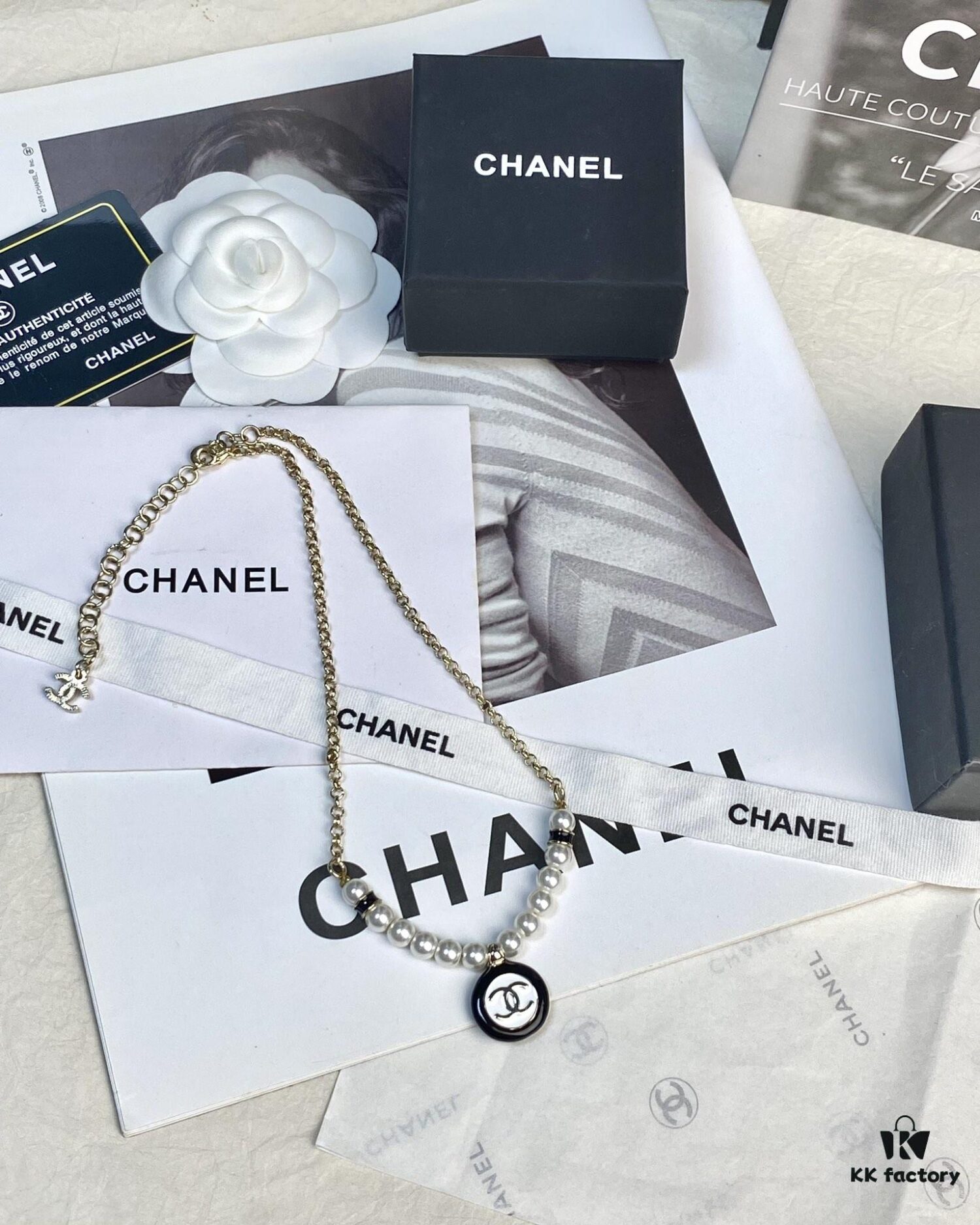 692ffe2899f2d84055c8e9dd CHANE New Style Black and White Button Round Semi-Pearl Half Chain Necklace