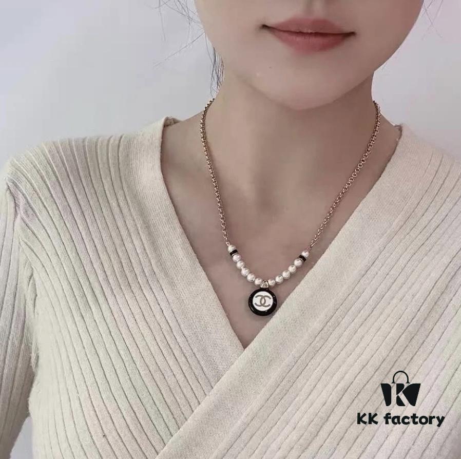 692ffe2899f2d84055c8e9df CHANE New Style Black and White Button Round Semi-Pearl Half Chain Necklace
