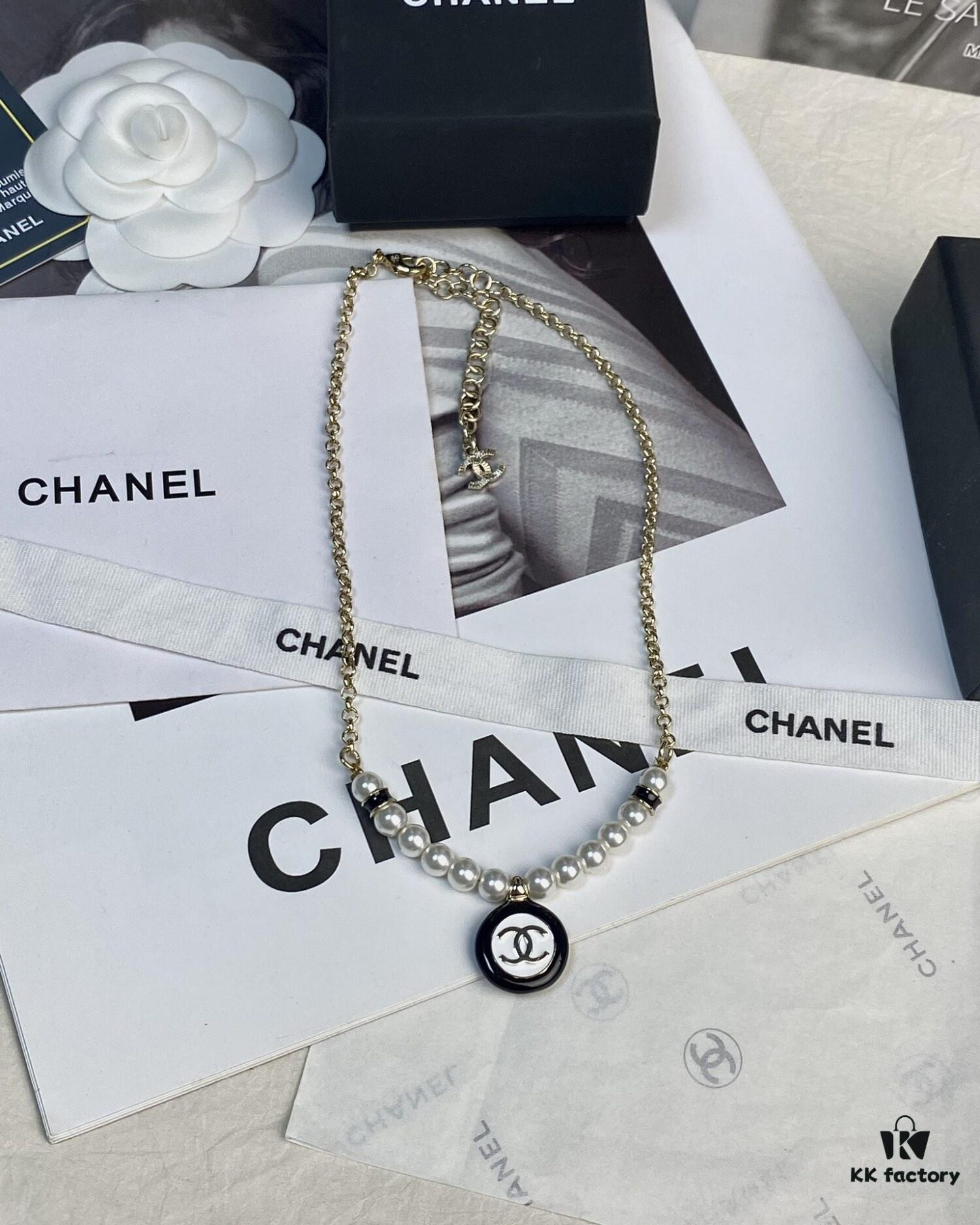 692ffe2899f2d84055c8e9e0 CHANE New Style Black and White Button Round Semi-Pearl Half Chain Necklace