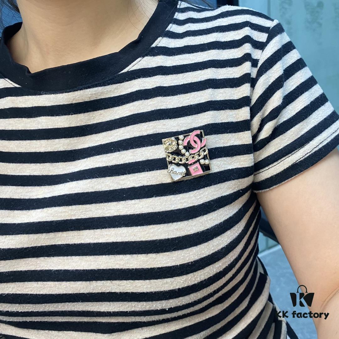CHANE New Style Square 24S Pink Double C Heart Pearl Multi-Element Brooch