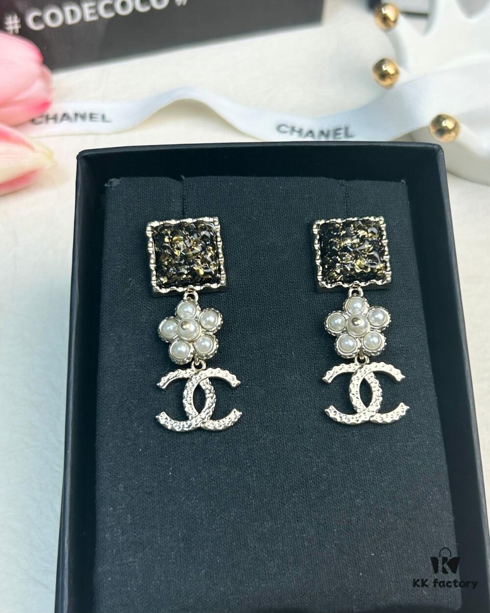 692ffe5d99f2d84055c8ea14 Xiaoxiang New Arrival Black Square Amber Flower Double C Long Earrings