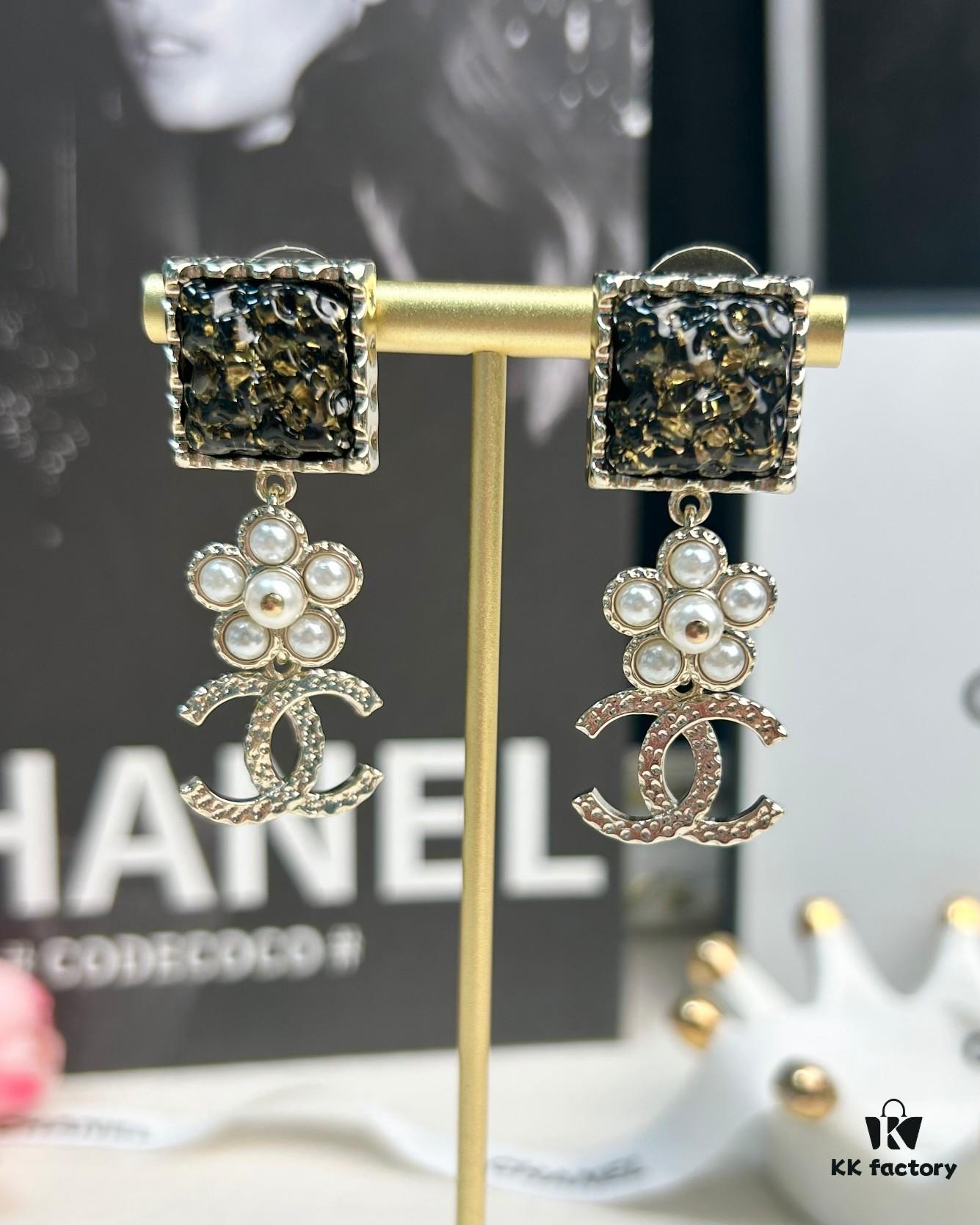 Xiaoxiang New Arrival Black Square Amber Flower Double C Long Earrings