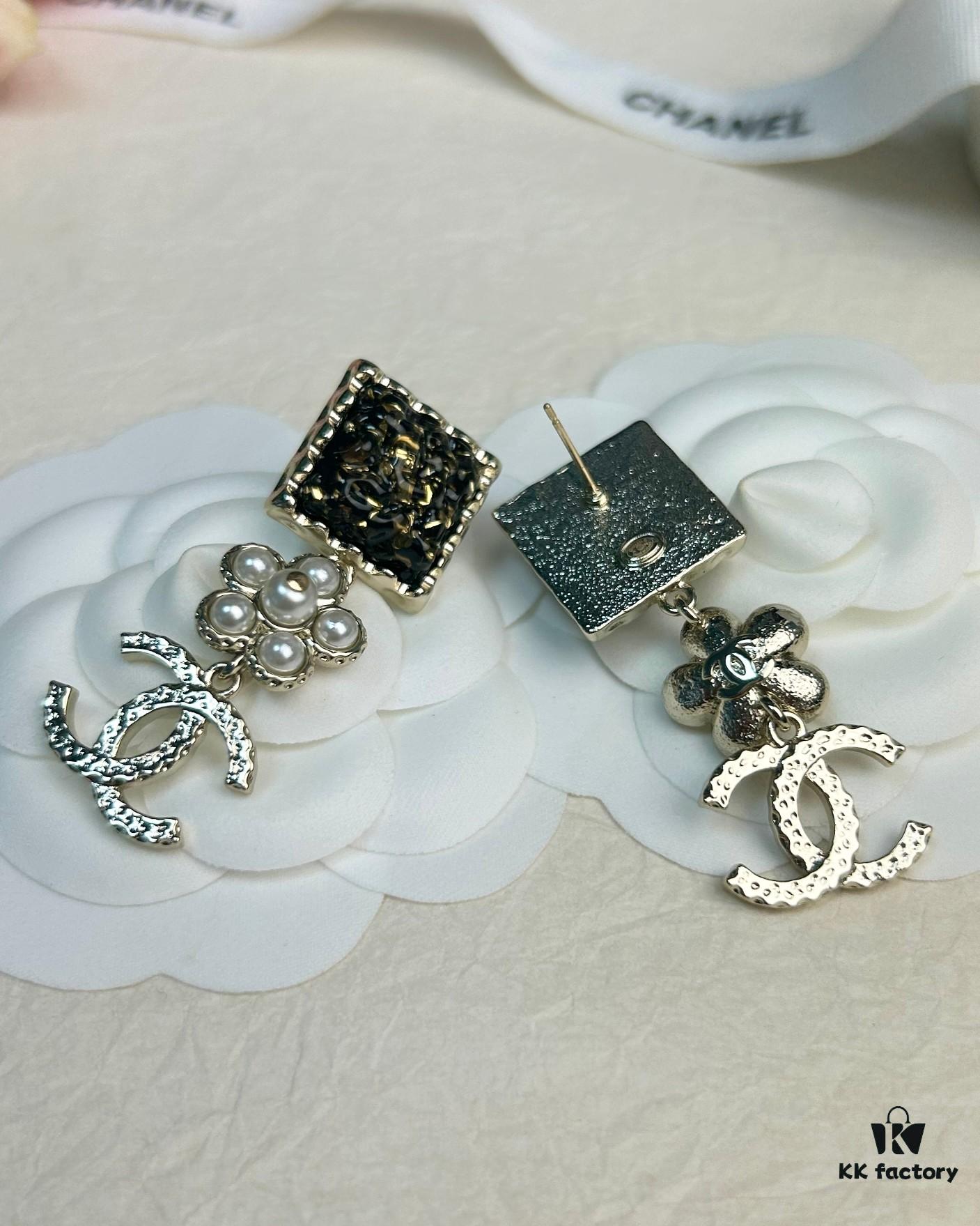 Xiaoxiang New Arrival Black Square Amber Flower Double C Long Earrings