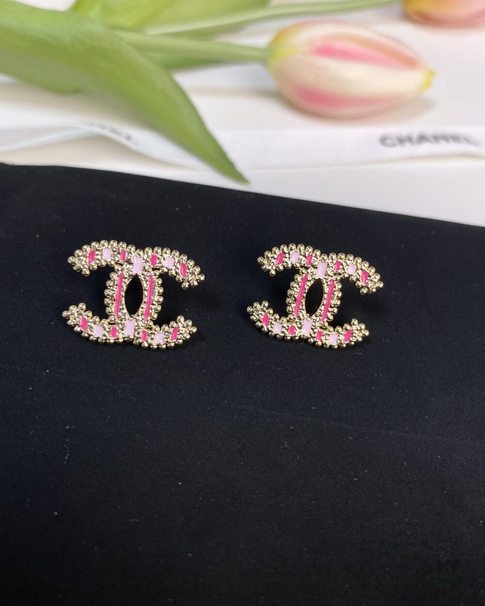 692ffe7a99f2d84055c8ea29 Xiaoxiang New Arrival Pink Enamel Craft Double C Stud Earrings