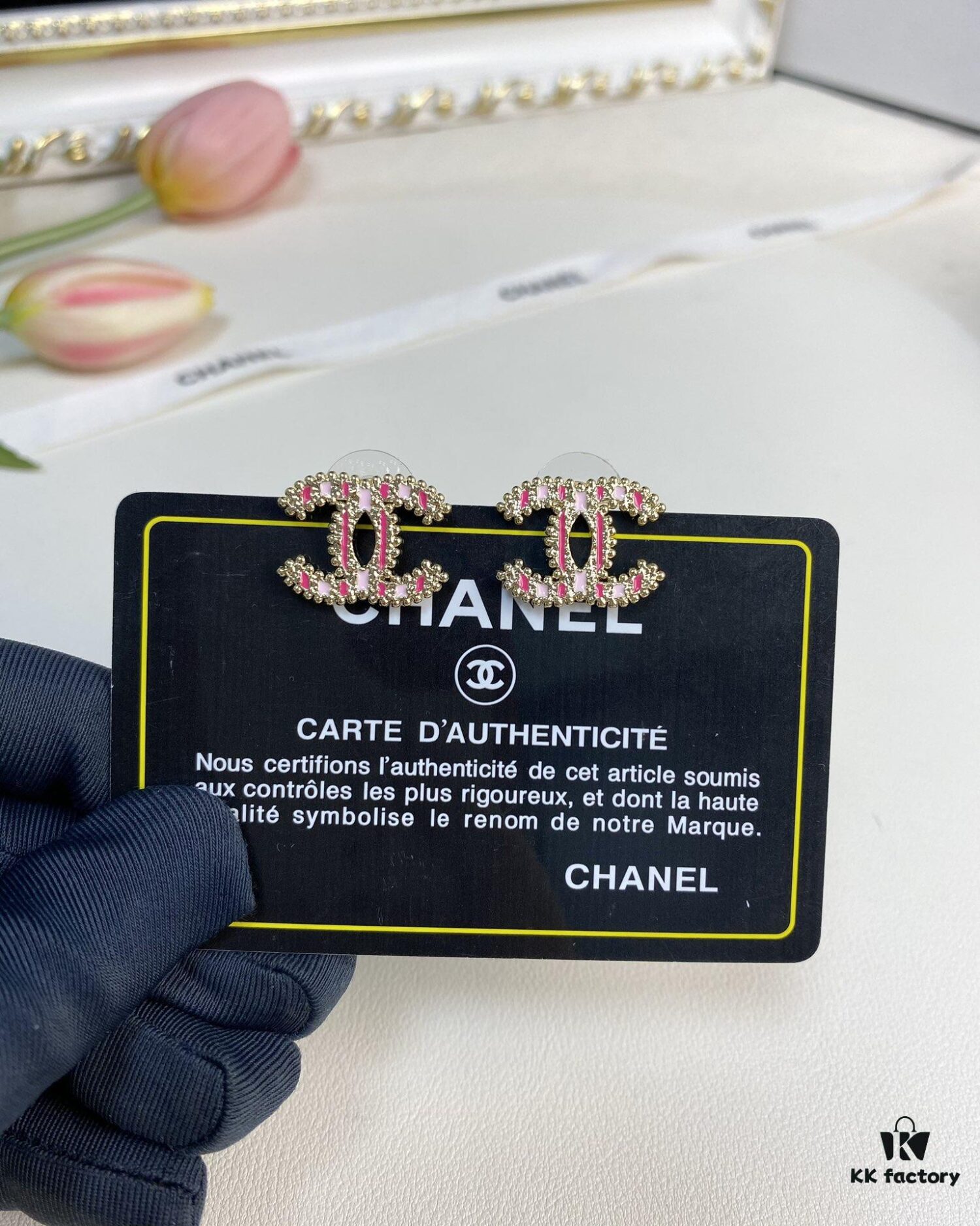 Xiaoxiang New Arrival Pink Enamel Craft Double C Stud Earrings