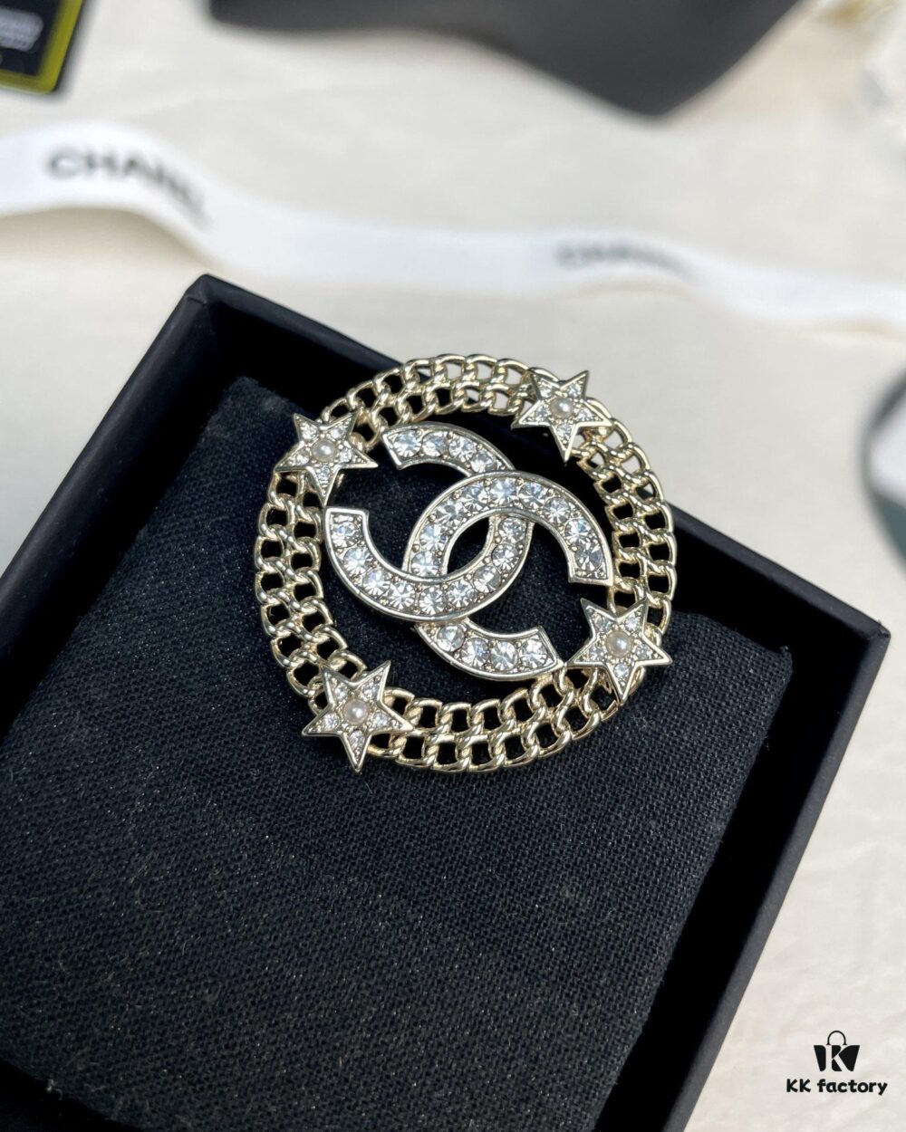 692ffe8e99f2d84055c8ea3b Xiaoxiang New Model Round Hollow-out Star Brooch