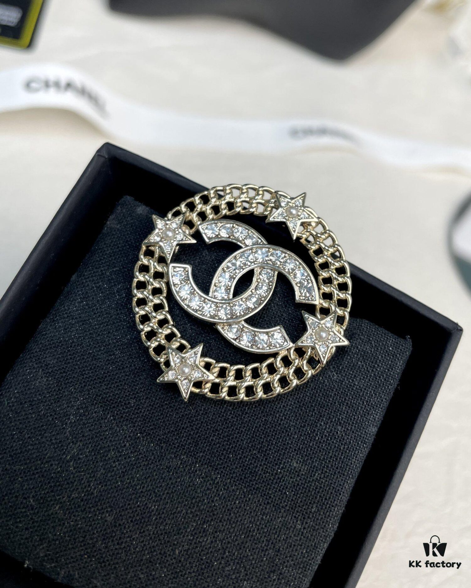 Xiaoxiang New Model Round Hollow-out Star Brooch