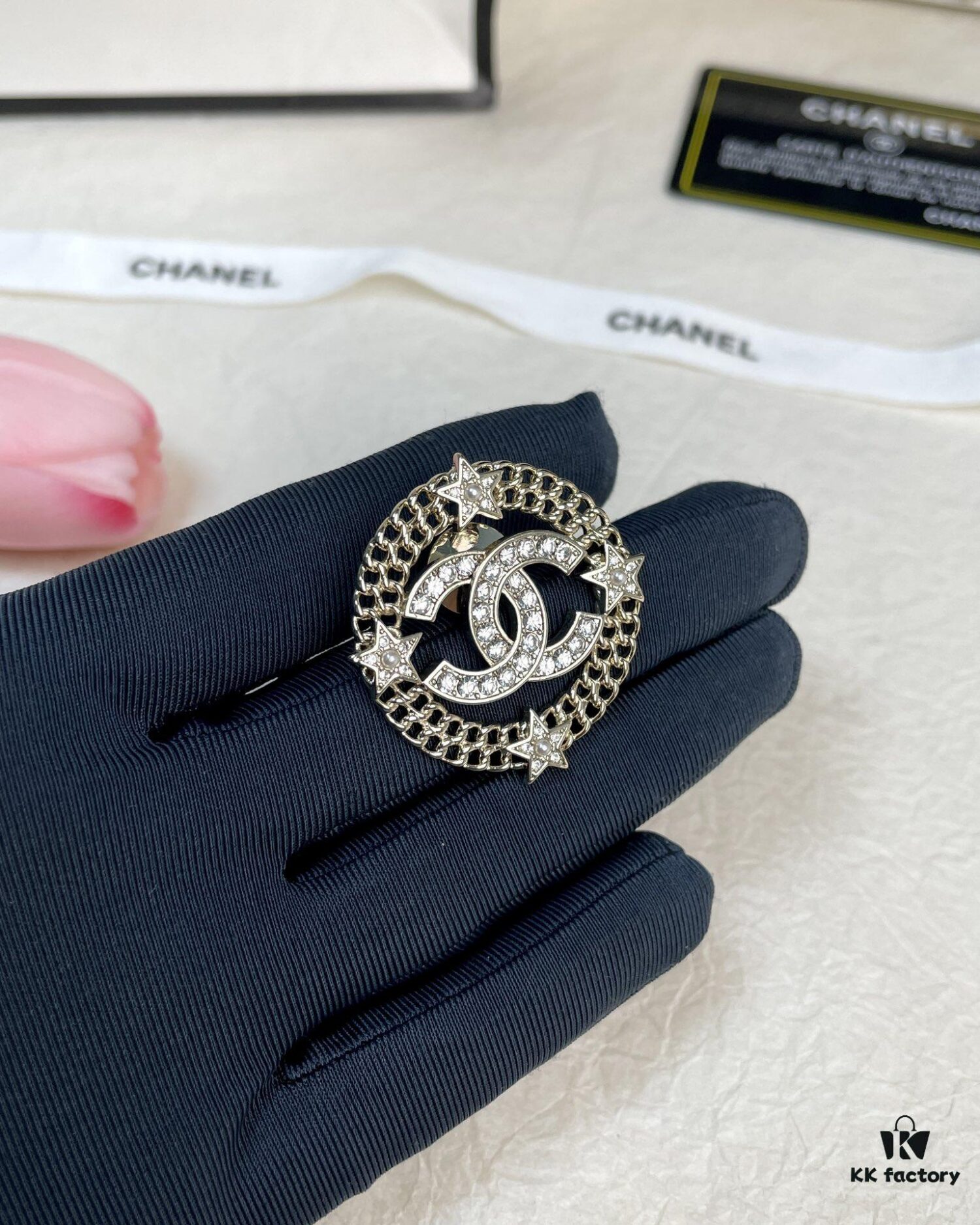Xiaoxiang New Model Round Hollow-out Star Brooch