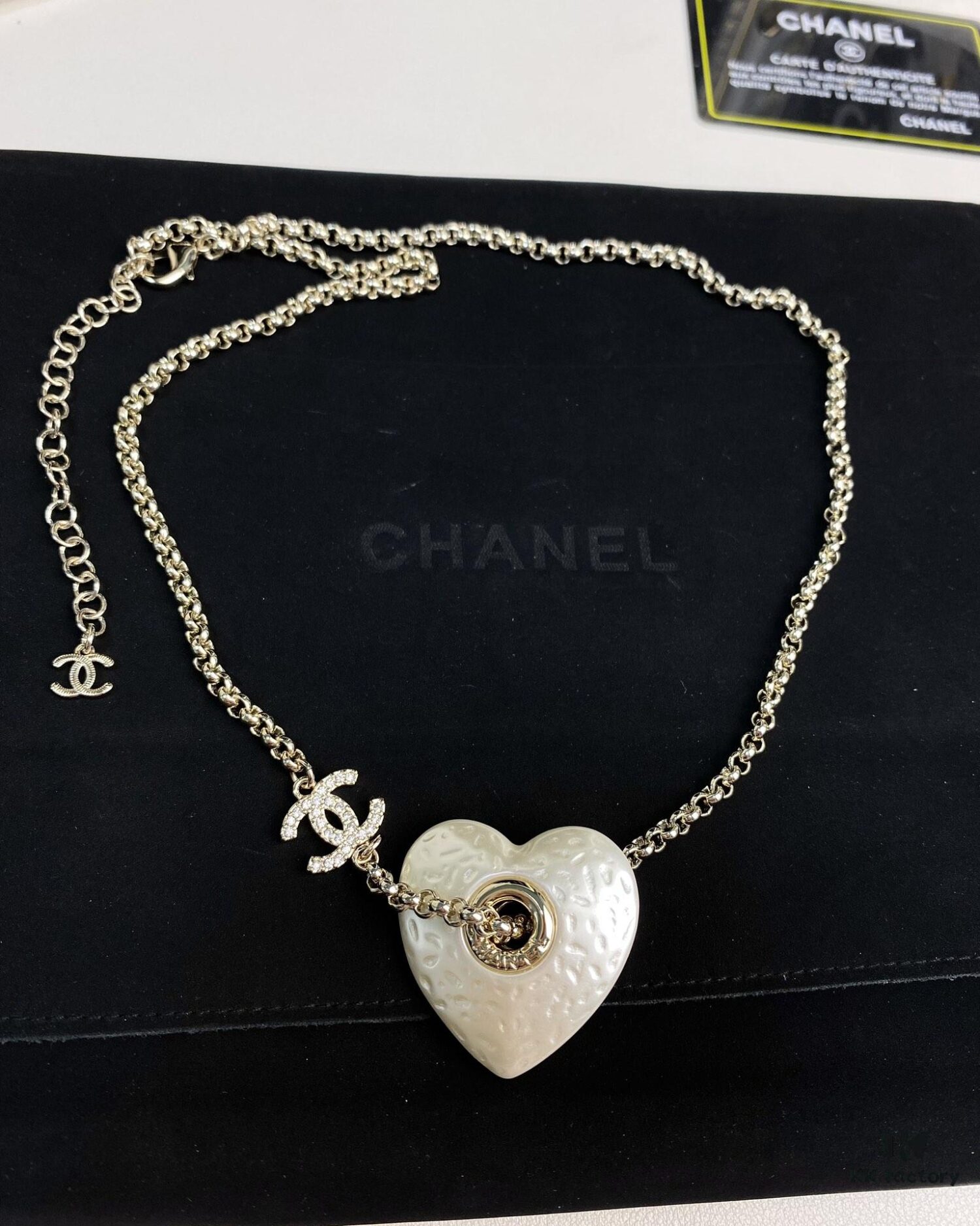 692ffe9e99f2d84055c8ea4c Xiaoxiang New Arrival Heart-Shaped White Peach Heart 💖 Resin Minimalist Necklace ✨