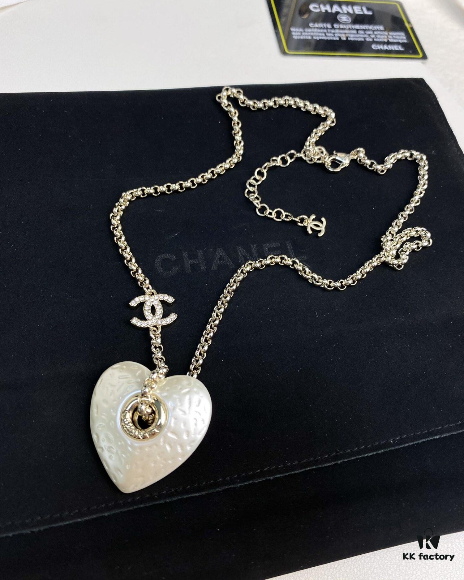 692ffe9f99f2d84055c8ea4d Xiaoxiang New Arrival Heart-Shaped White Peach Heart 💖 Resin Minimalist Necklace ✨
