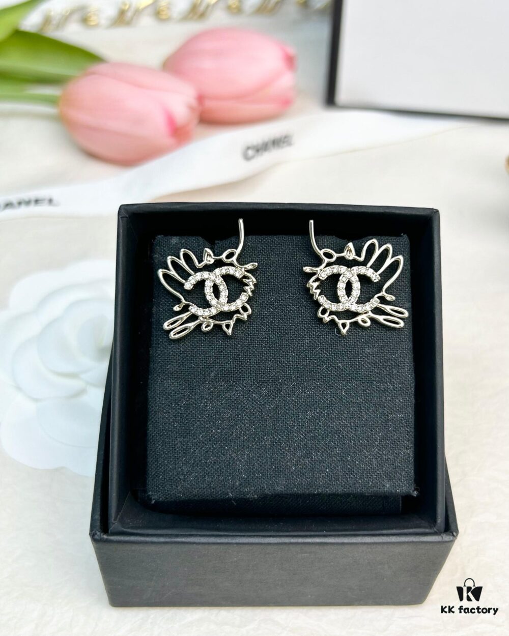 692ffeb499f2d84055c8ea5f Xiaoxiang New Arrival Hollow Pattern Double C Diamond-Inlaid Earrings ✨✨