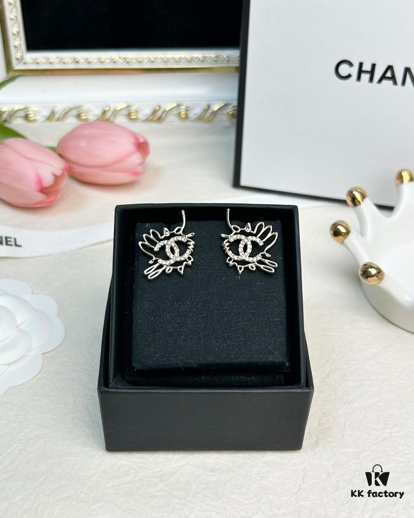 Xiaoxiang New Arrival Hollow Pattern Double C Diamond-Inlaid Earrings ✨✨