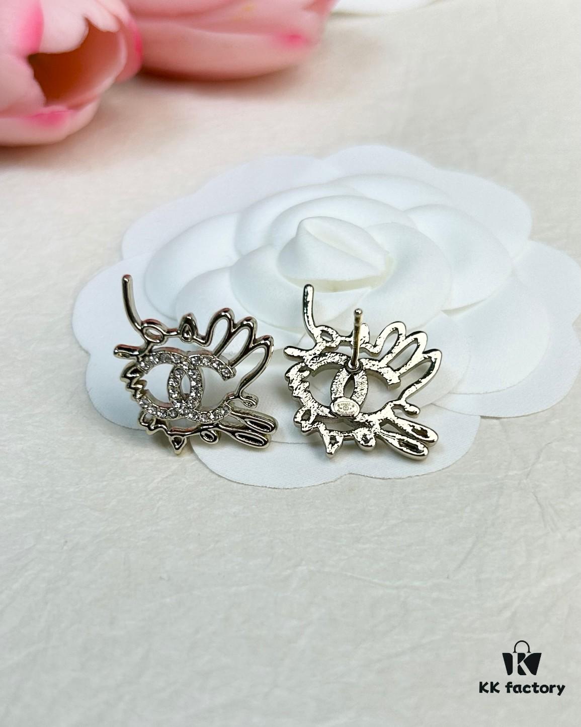 Xiaoxiang New Arrival Hollow Pattern Double C Diamond-Inlaid Earrings ✨✨