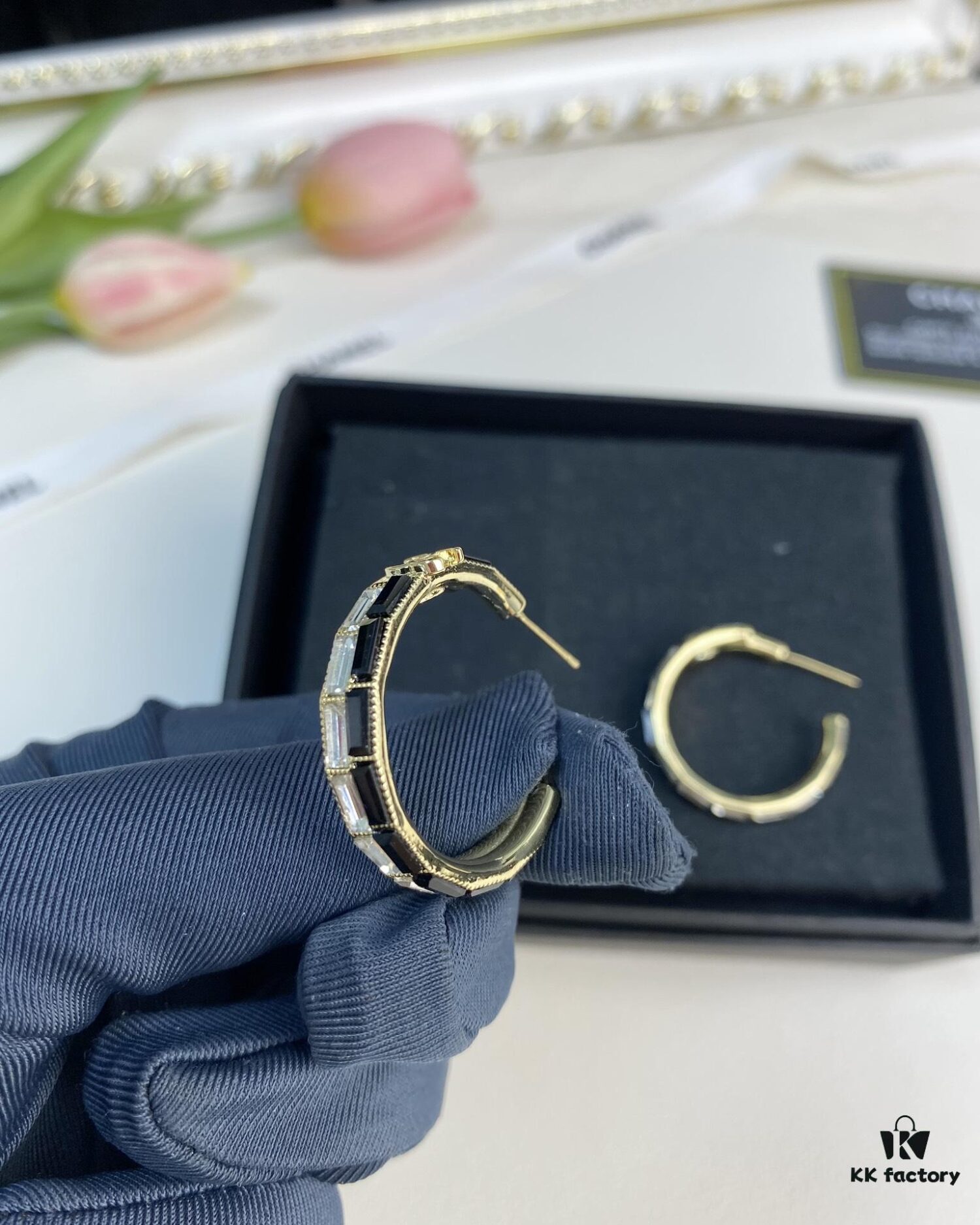 692ffebd99f2d84055c8ea68 Xiaoxiang New Arrival Black and White Rhinestone Inlaid Small Hoop Earrings ✨✨