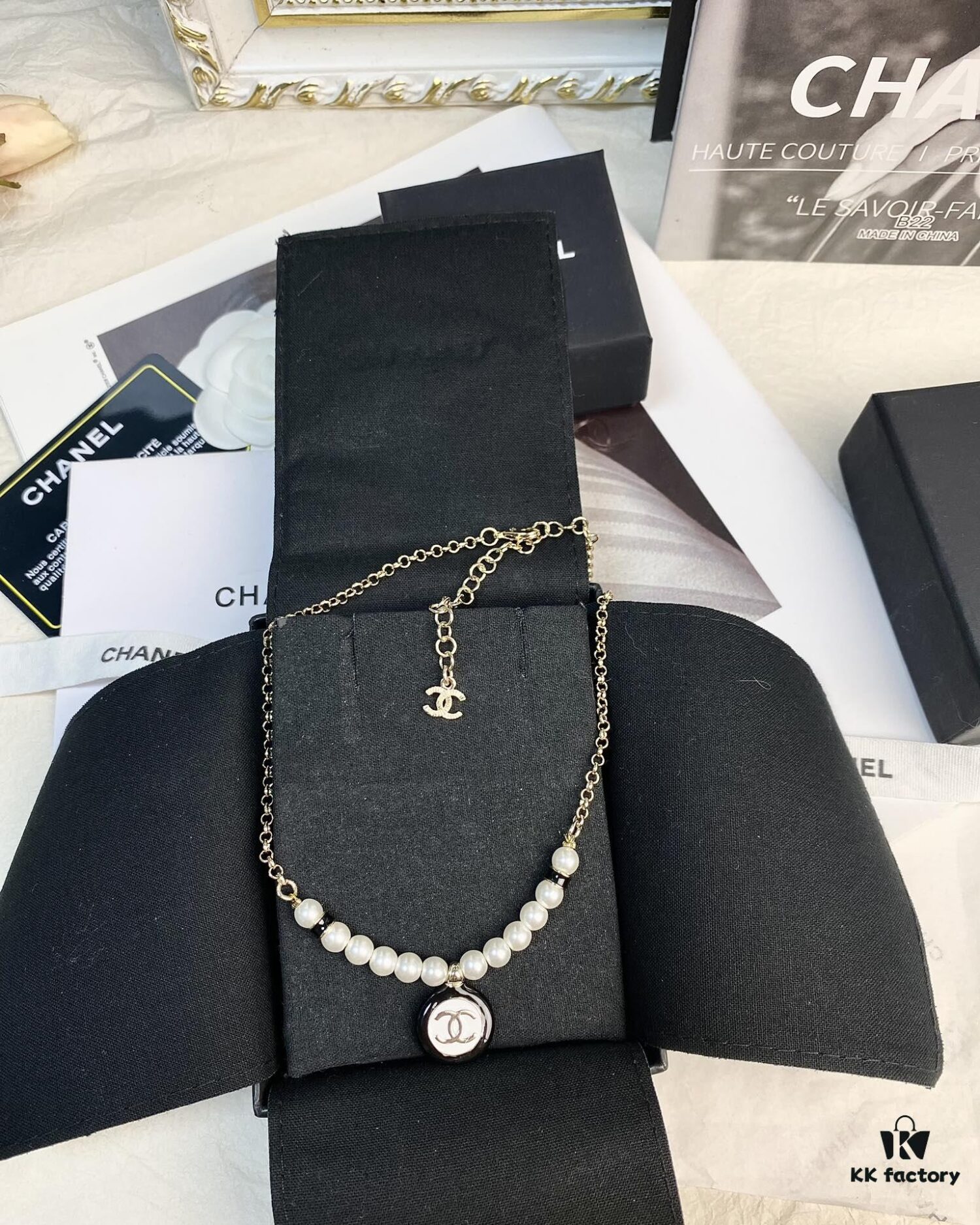 692ffebd99f2d84055c8ea69 CHANE New Style Black and White Button Round Semi-Pearl Half Chain Necklace