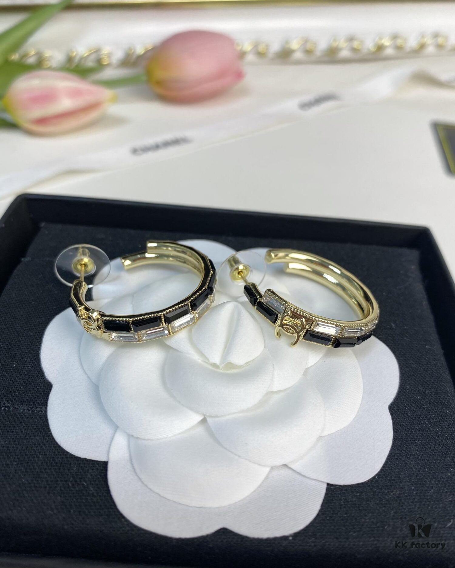 692ffebe99f2d84055c8ea6a Xiaoxiang New Arrival Black and White Rhinestone Inlaid Small Hoop Earrings ✨✨