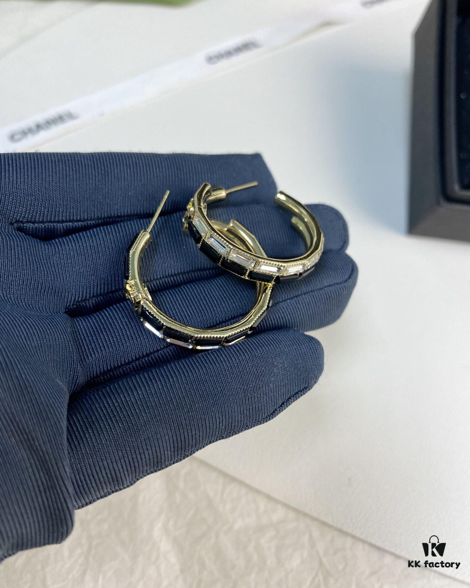 692ffebe99f2d84055c8ea6b Xiaoxiang New Arrival Black and White Rhinestone Inlaid Small Hoop Earrings ✨✨