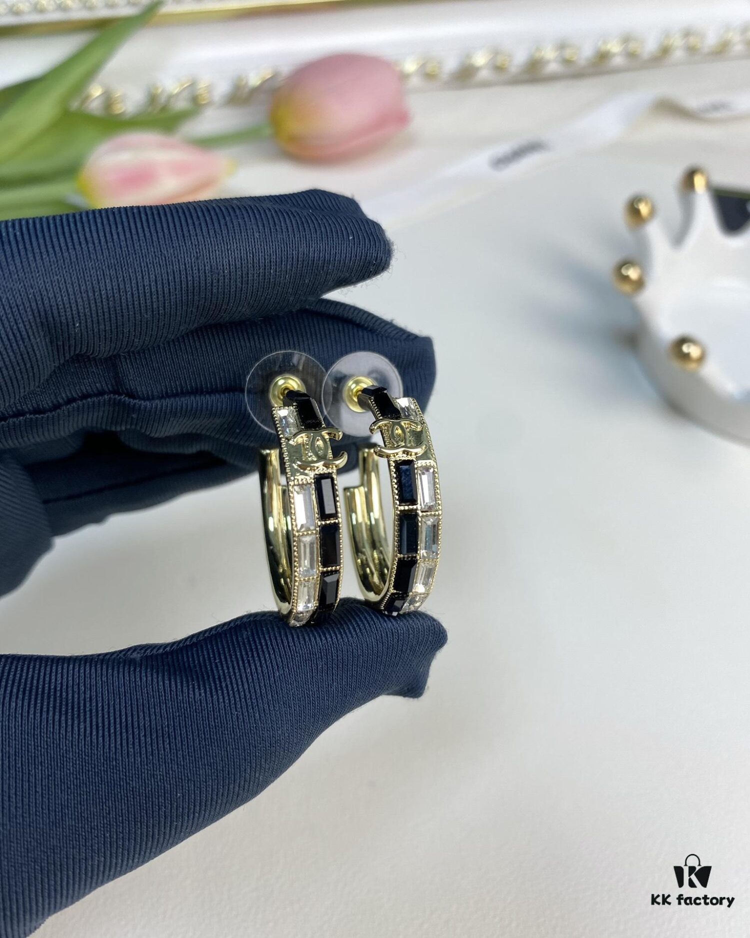 692ffec199f2d84055c8ea6d Xiaoxiang New Arrival Black and White Rhinestone Inlaid Small Hoop Earrings ✨✨