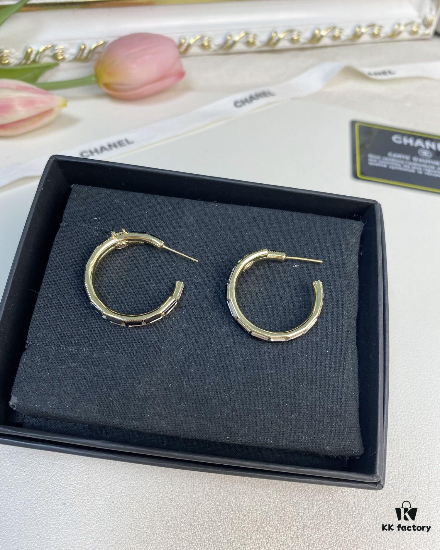 692ffec499f2d84055c8ea6f Xiaoxiang New Arrival Black and White Rhinestone Inlaid Small Hoop Earrings ✨✨
