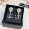 692ffec599f2d84055c8ea70 New Xiaoxiang Pearl Flower Double C Pendant Earrings