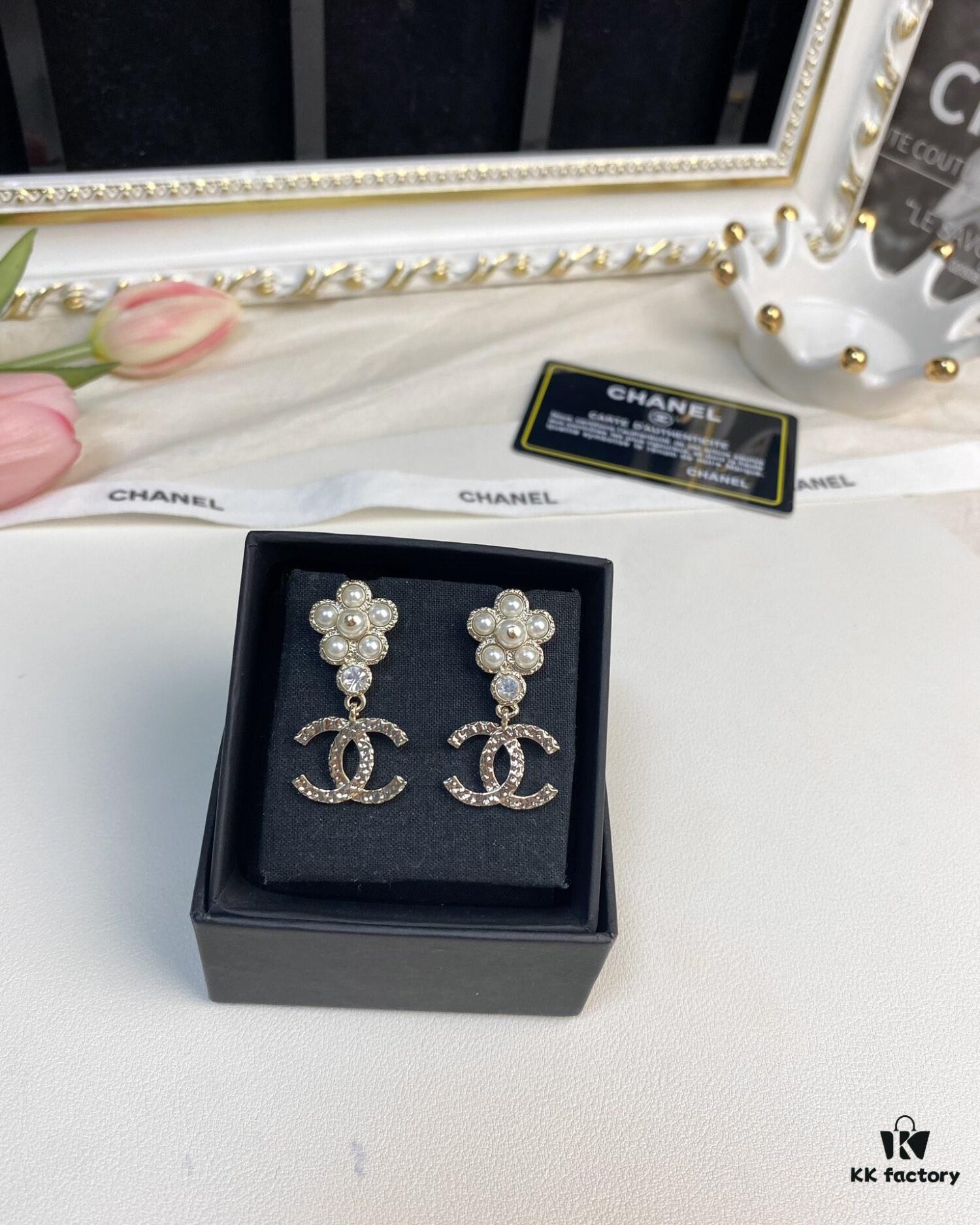 692ffec699f2d84055c8ea72 New Xiaoxiang Pearl Flower Double C Pendant Earrings