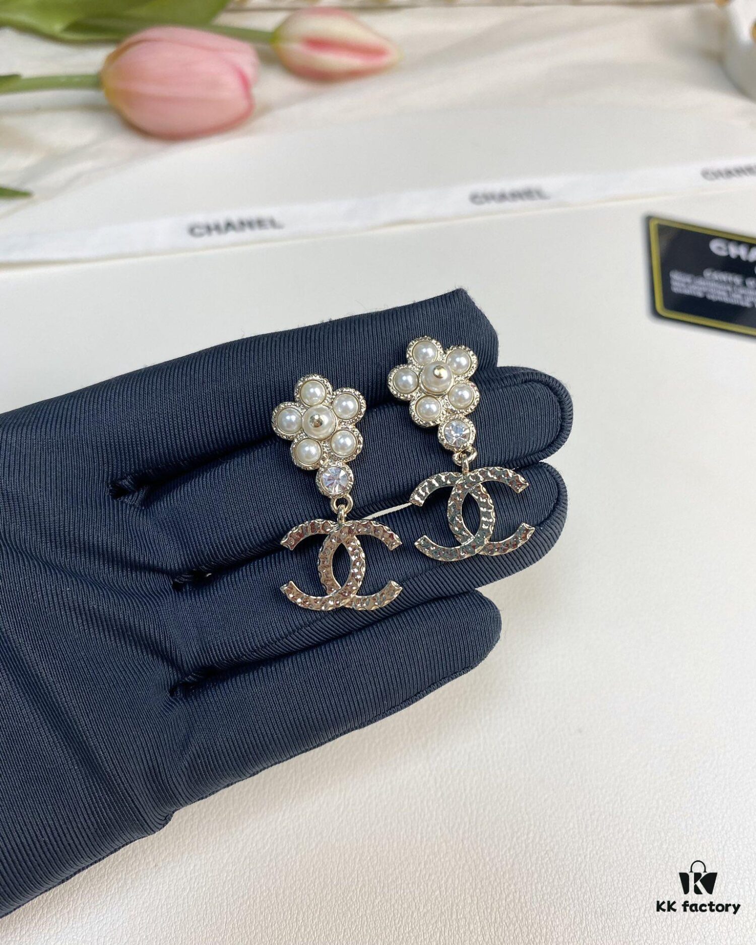 692ffeca99f2d84055c8ea74 New Xiaoxiang Pearl Flower Double C Pendant Earrings