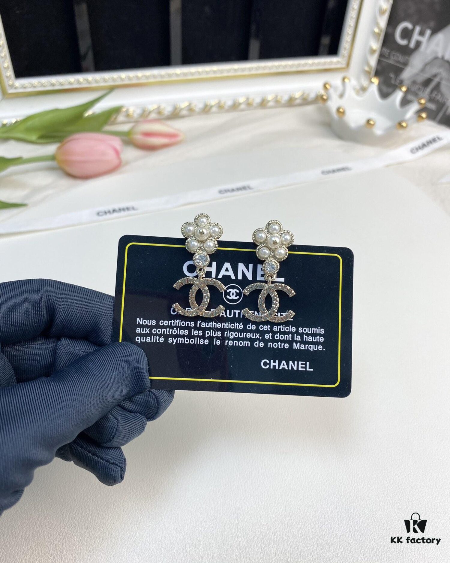692ffeca99f2d84055c8ea76 New Xiaoxiang Pearl Flower Double C Pendant Earrings