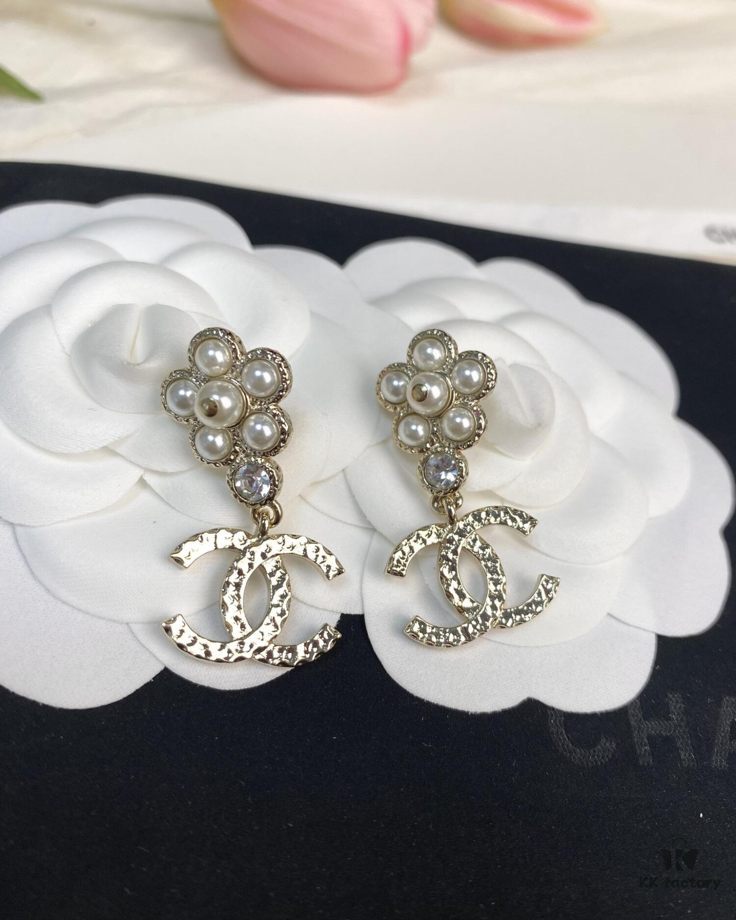 692ffecc99f2d84055c8ea78 New Xiaoxiang Pearl Flower Double C Pendant Earrings