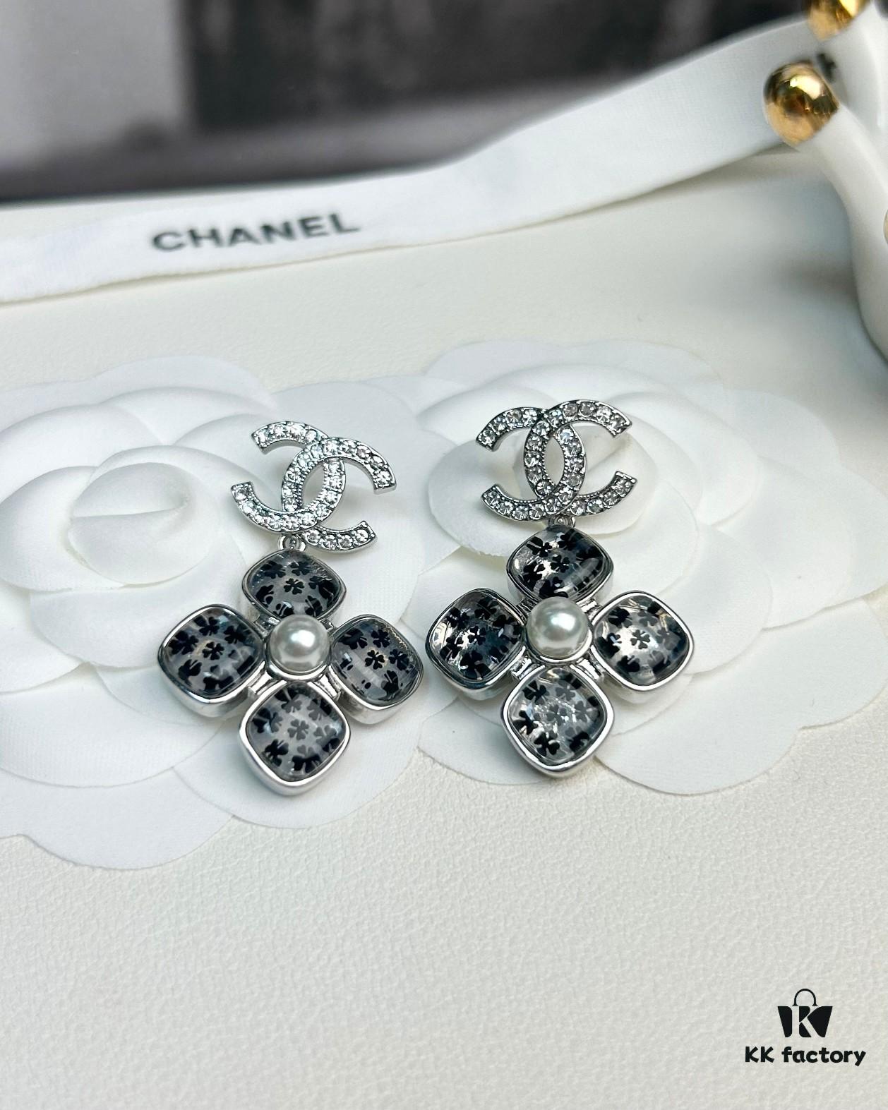 692ffece99f2d84055c8ea79 Xiaoxiang New Model Four-Leaf Clover Zircon Diamond-Inlaid Double C Pendant Earrings