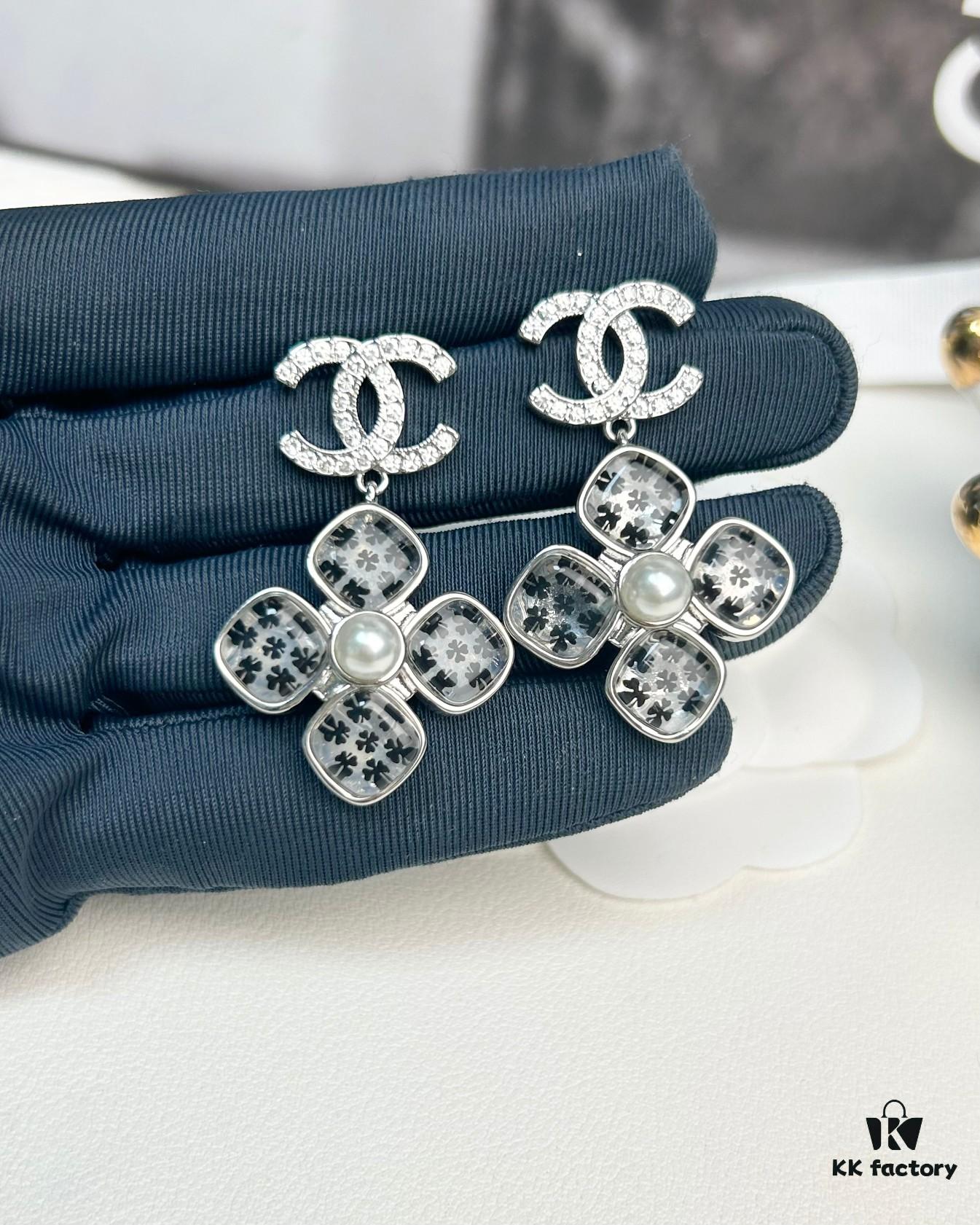 692ffed199f2d84055c8ea7e Xiaoxiang New Model Four-Leaf Clover Zircon Diamond-Inlaid Double C Pendant Earrings