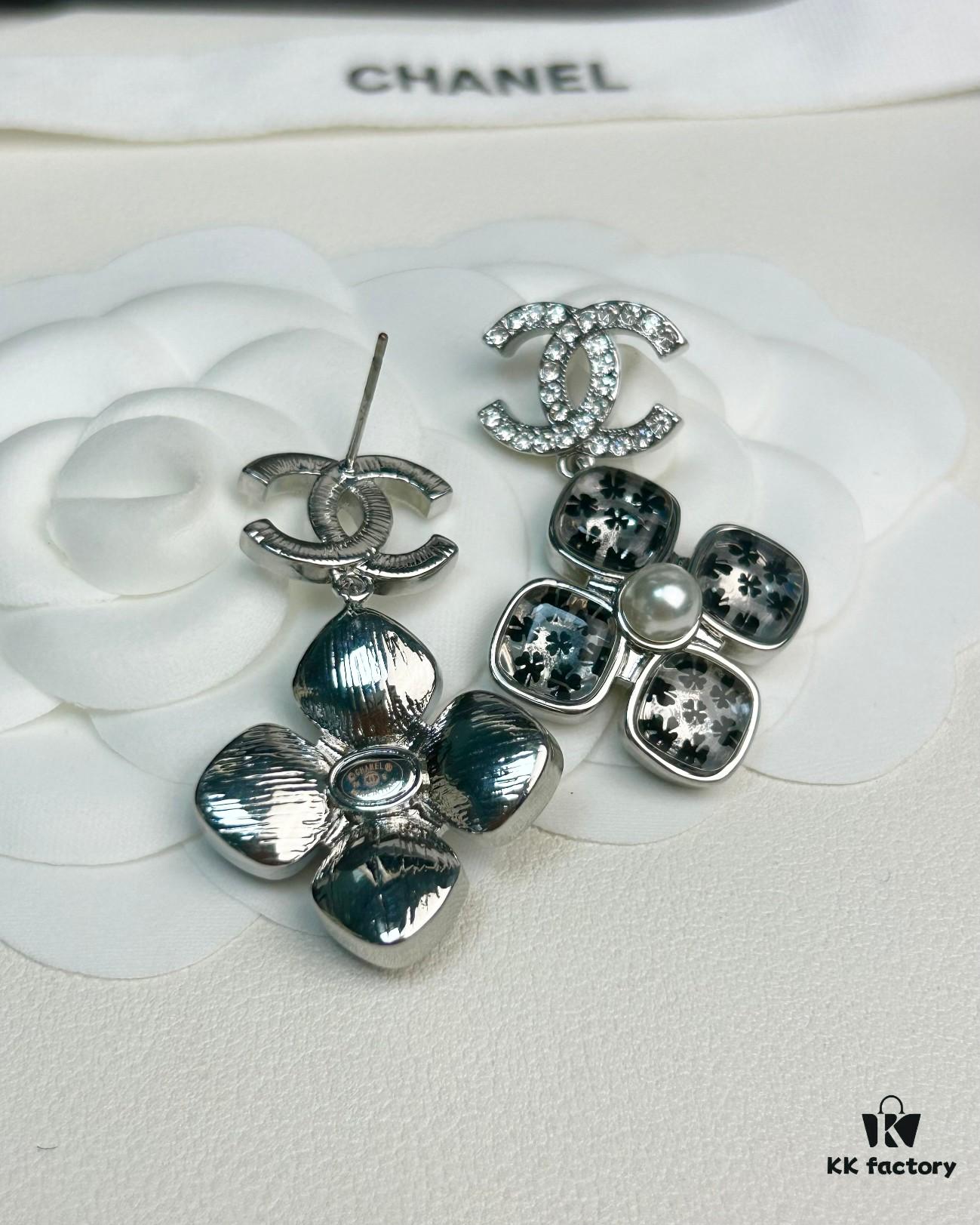 692ffed499f2d84055c8ea80 Xiaoxiang New Model Four-Leaf Clover Zircon Diamond-Inlaid Double C Pendant Earrings