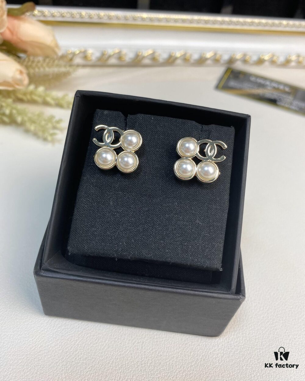 New Xiaoxiang Pearl Square Small Stud Earrings ✨🦋