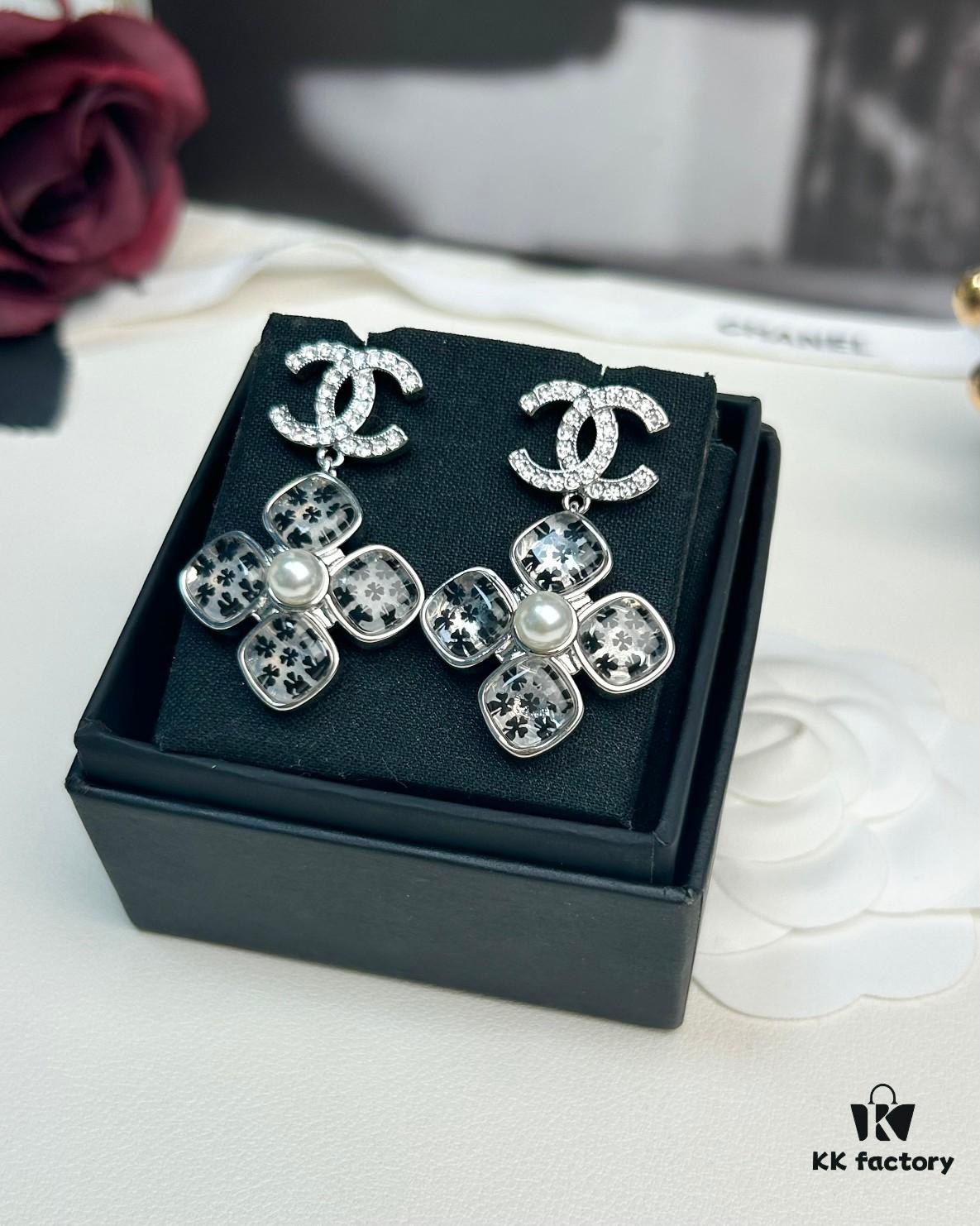 692ffed699f2d84055c8ea82 Xiaoxiang New Model Four-Leaf Clover Zircon Diamond-Inlaid Double C Pendant Earrings
