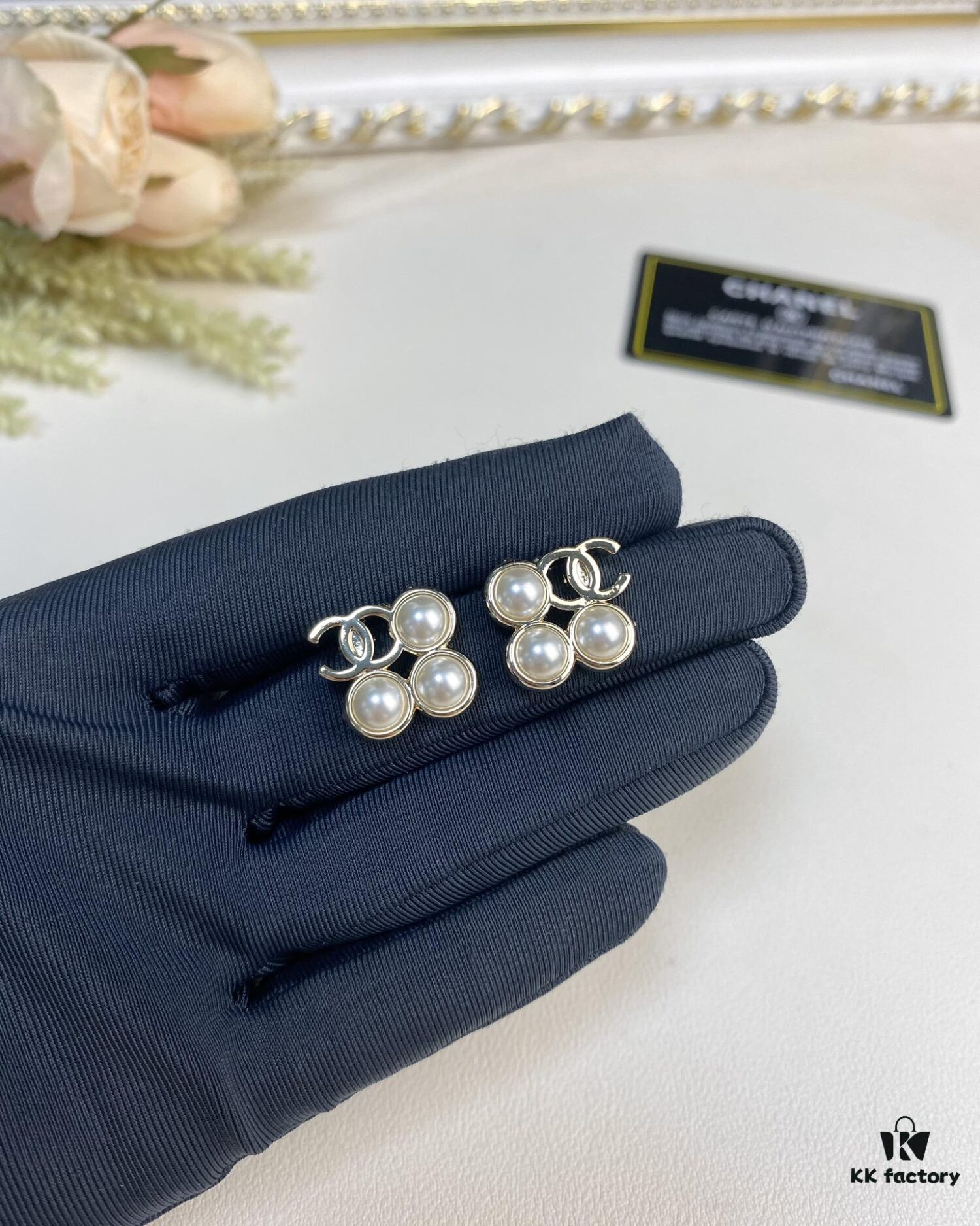 New Xiaoxiang Pearl Square Small Stud Earrings ✨🦋