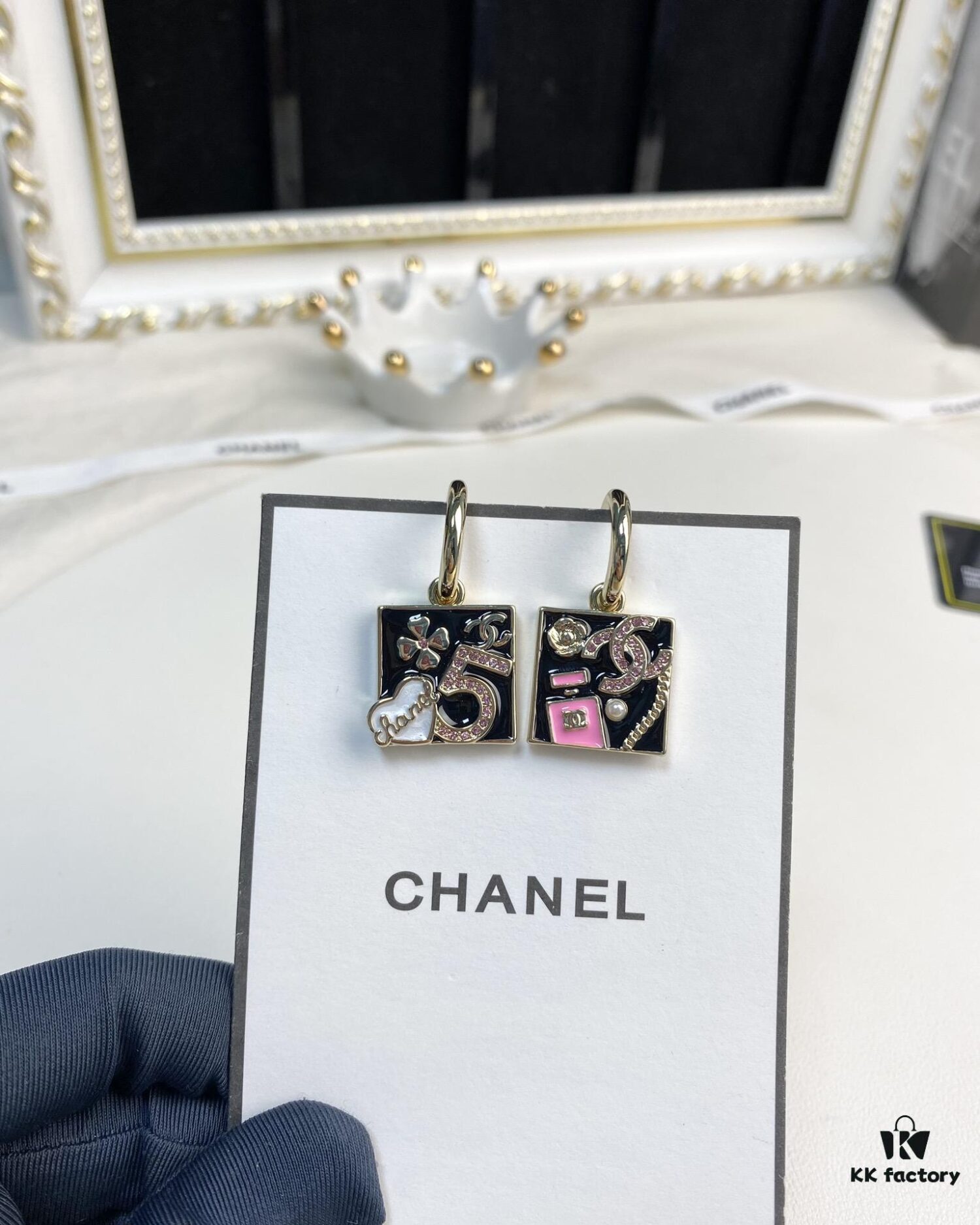 New Xiaoxiang Black Enamel Square Multi-Element AB Style Earrings ✨✨🦋