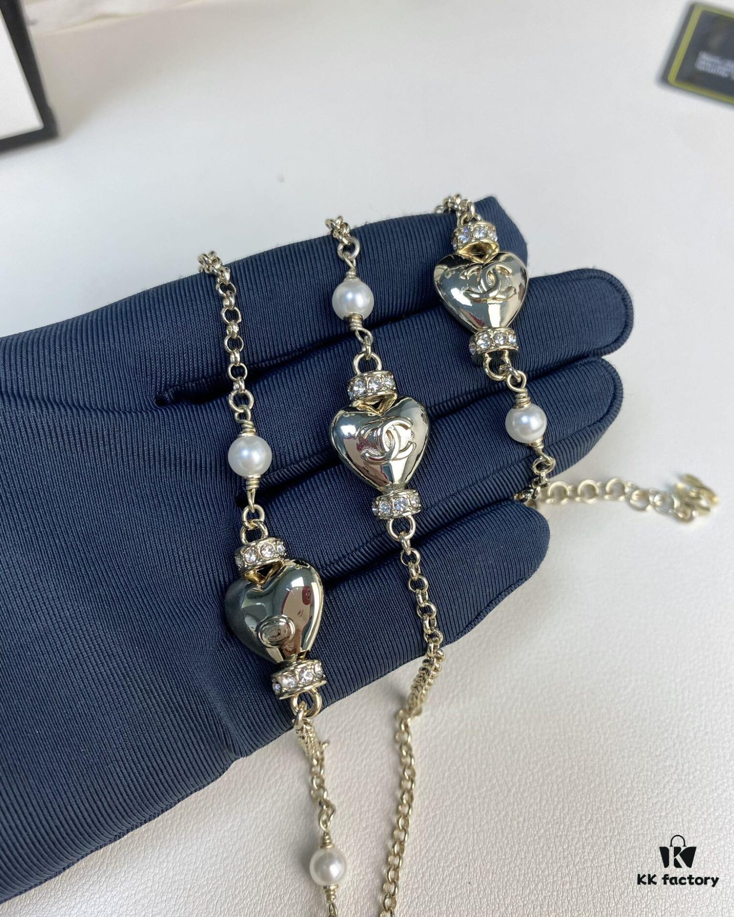 692fff0d99f2d84055c8eaa7 Xiaoxiang New Arrival Smooth Heart Pendant Minimalist Necklace Sweater Chain