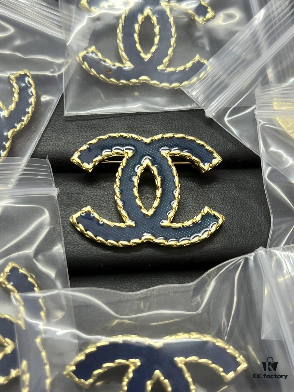 692fff1c99f2d84055c8eab3 Xiaoxiang New Denim Series Brooch