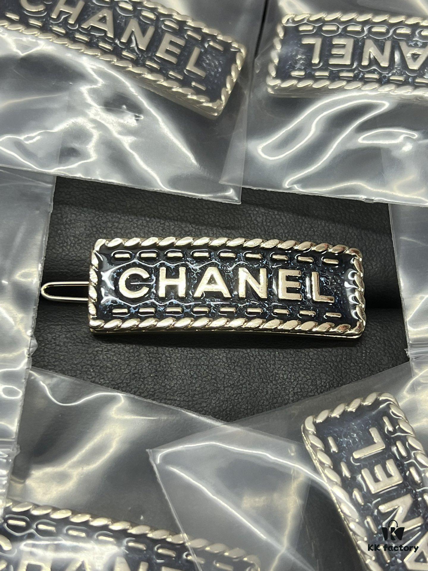 692fff2299f2d84055c8eab8 Xiaoxiang New Style Rectangular Denim Hair Clip + Brooch