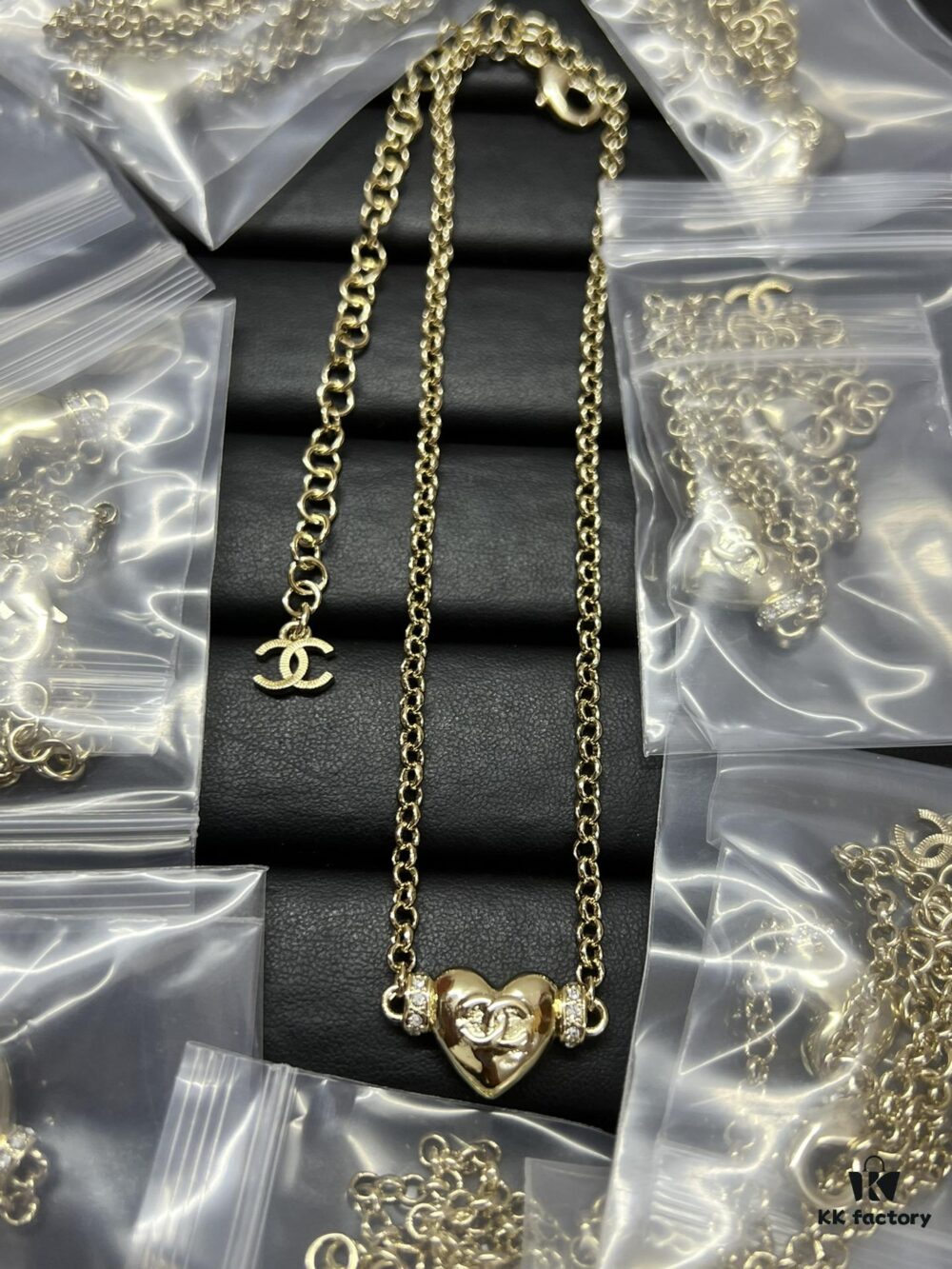 692fff2b99f2d84055c8eac4 Xiaoxiang New Model Heart-Shaped Golden Necklace