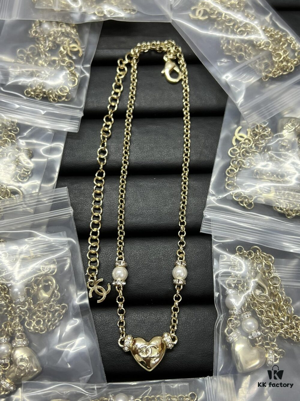 692fff2b99f2d84055c8eac7 Xiaoxiang New Model Love Double C Metal Pearl Necklace