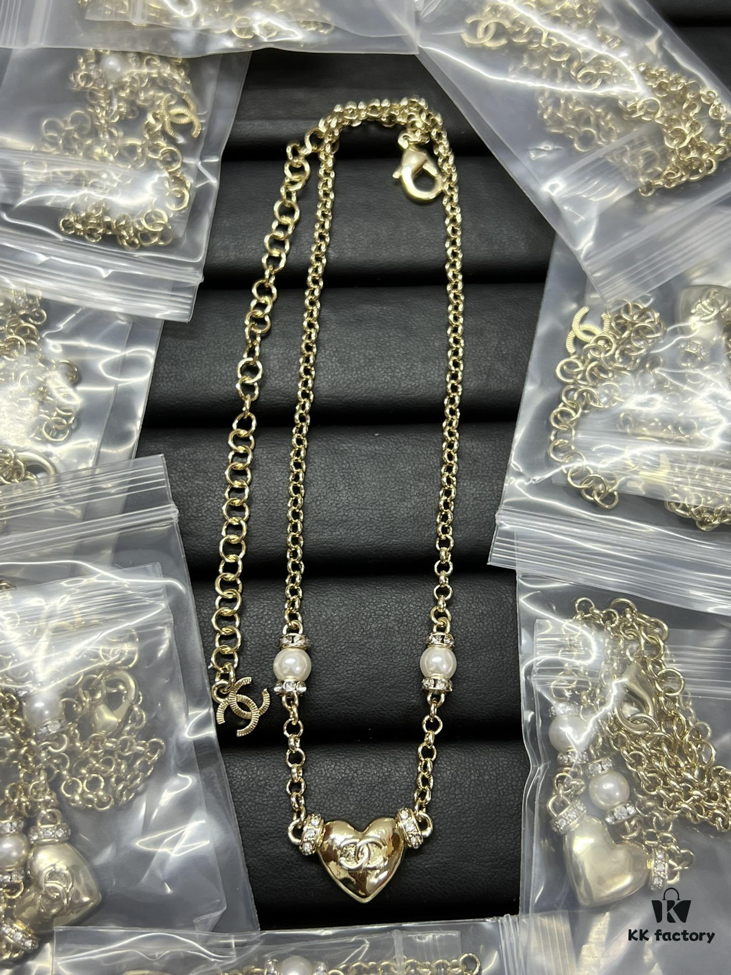 692fff2b99f2d84055c8eac7 Xiaoxiang New Model Love Double C Metal Pearl Necklace